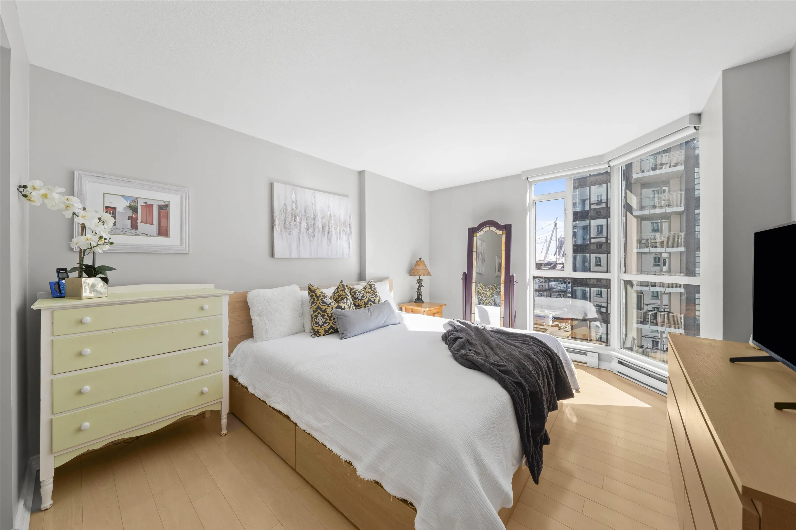 1201 888 Hamilton Street