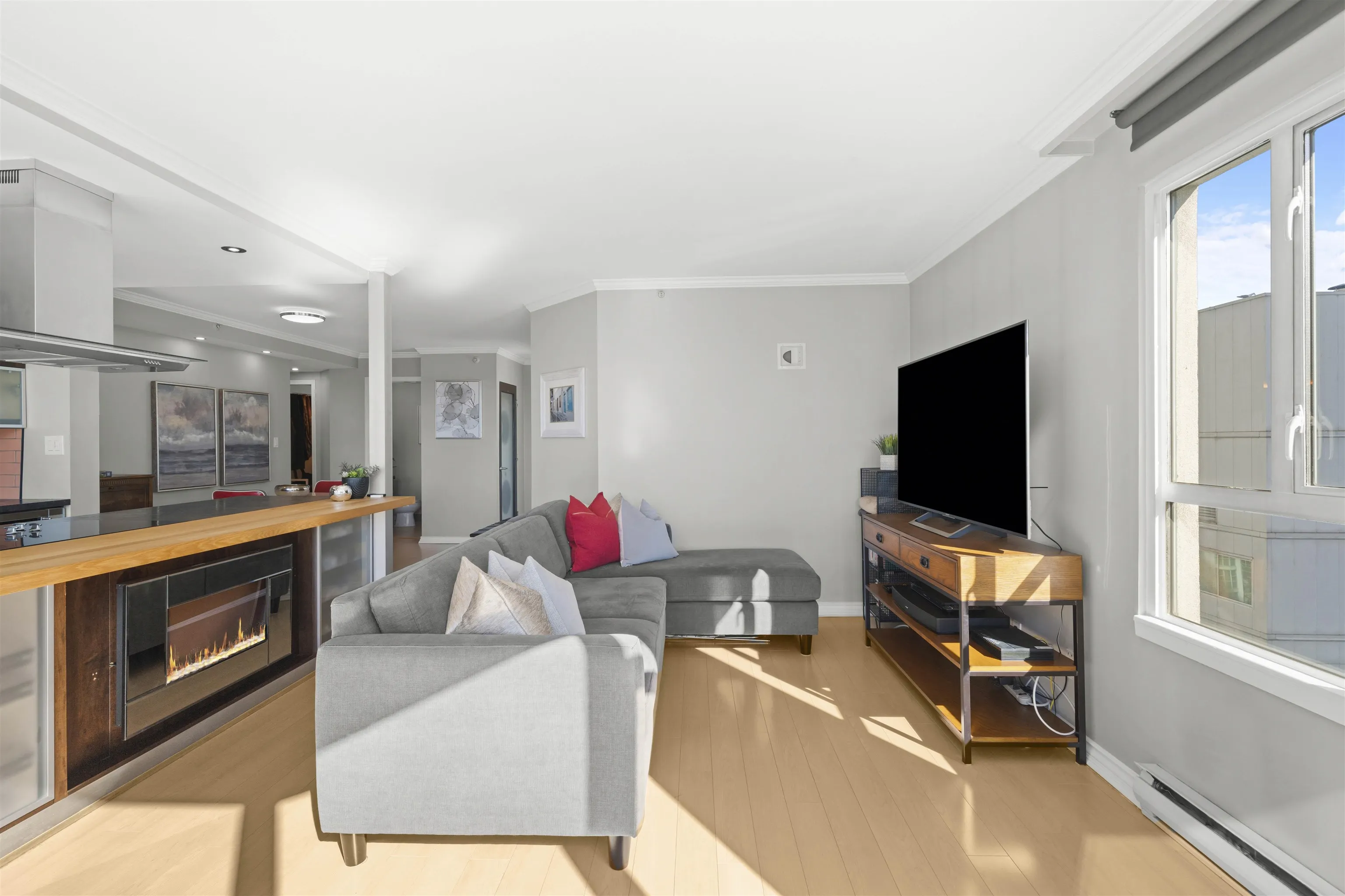 1201 888 Hamilton Street