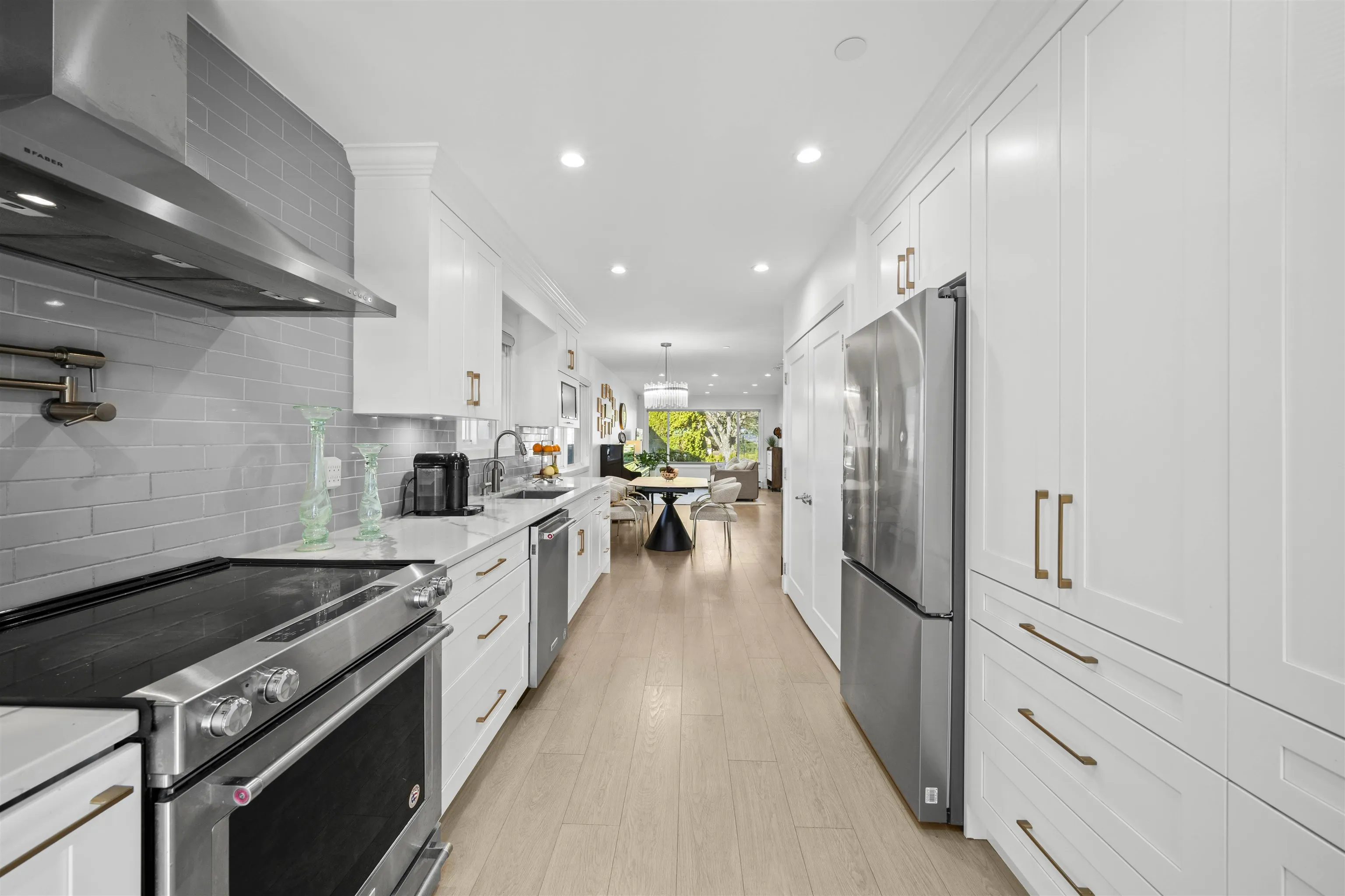 870 W 59th Avenue