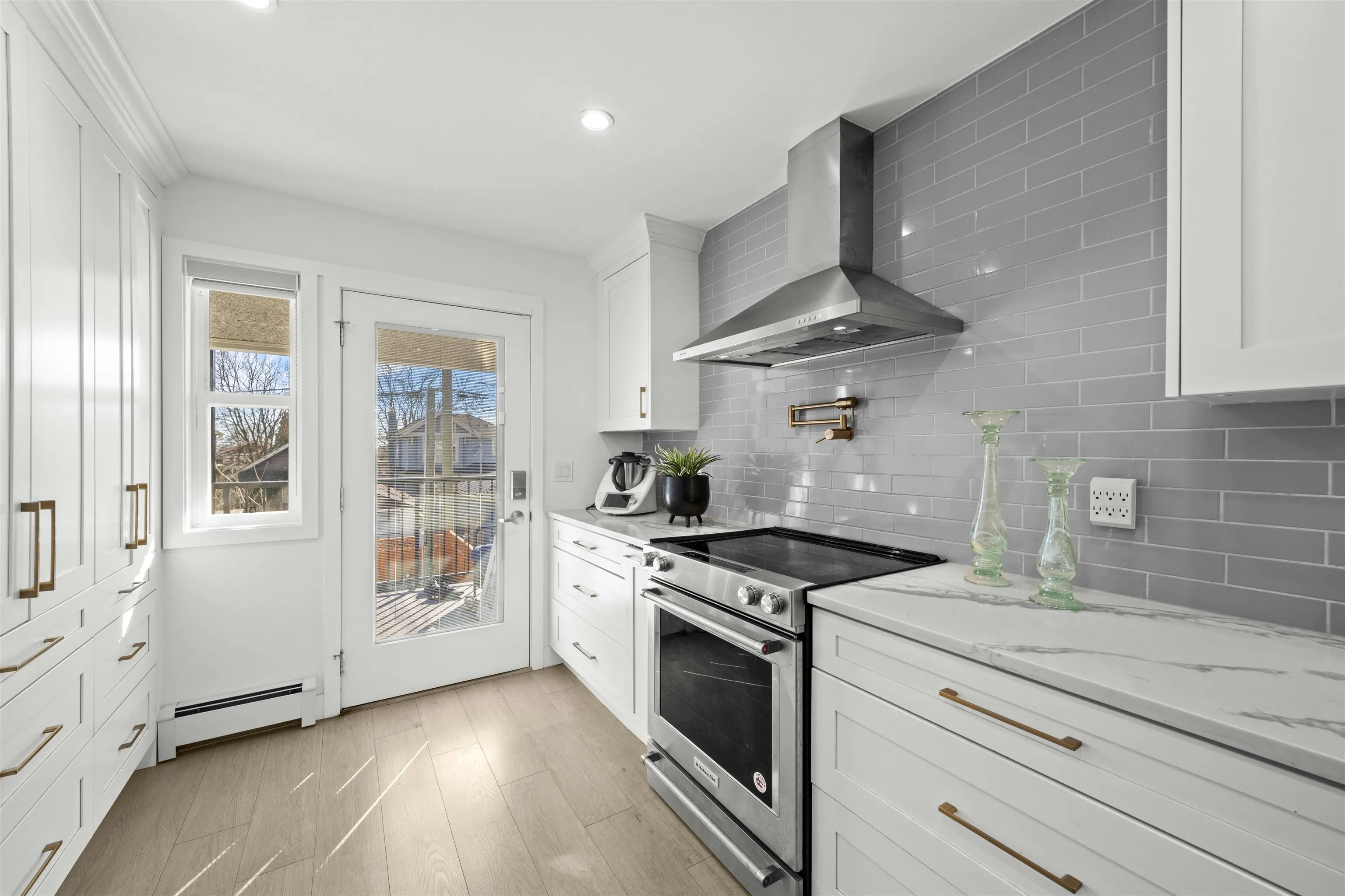 870 W 59th Avenue