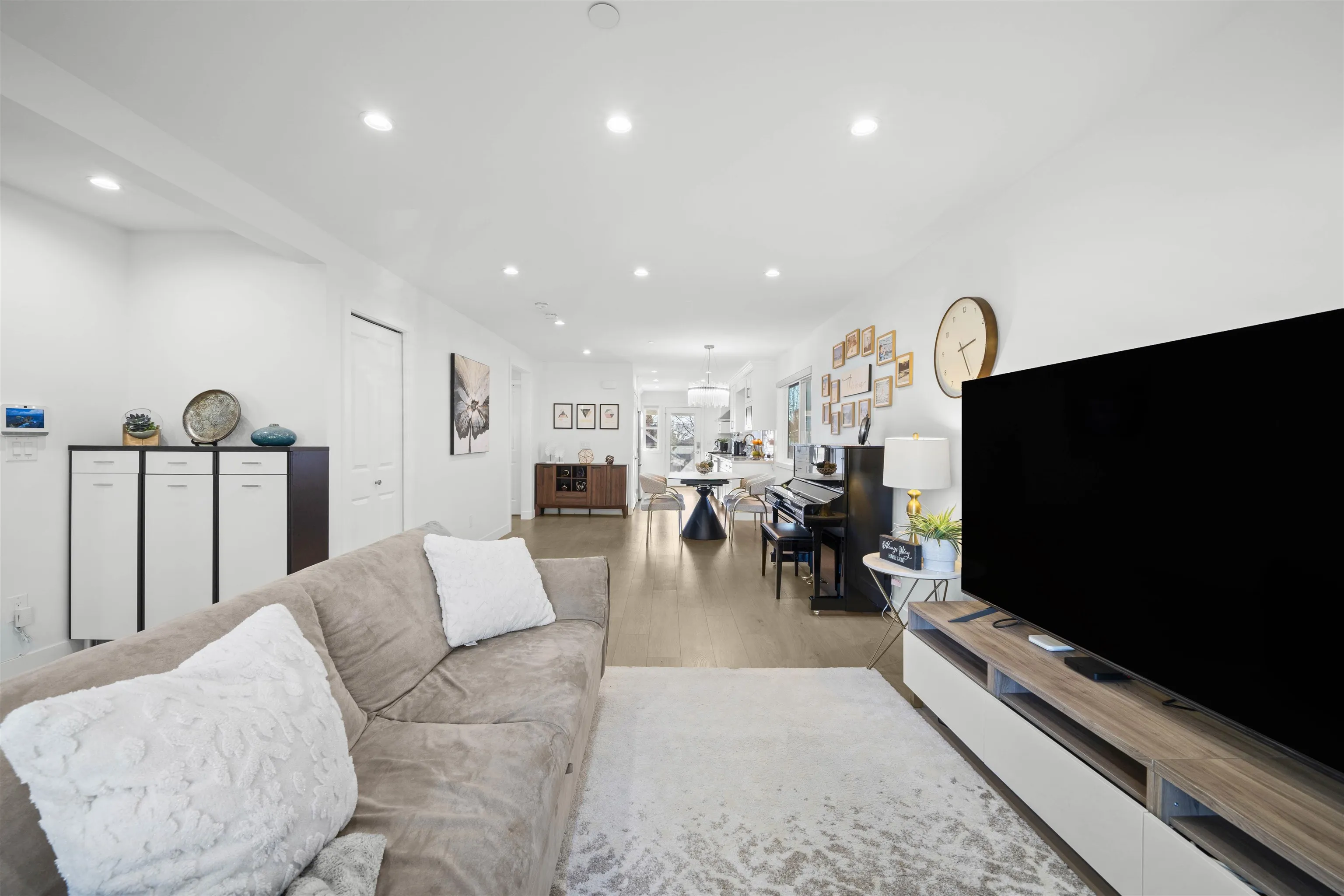 870 W 59th Avenue