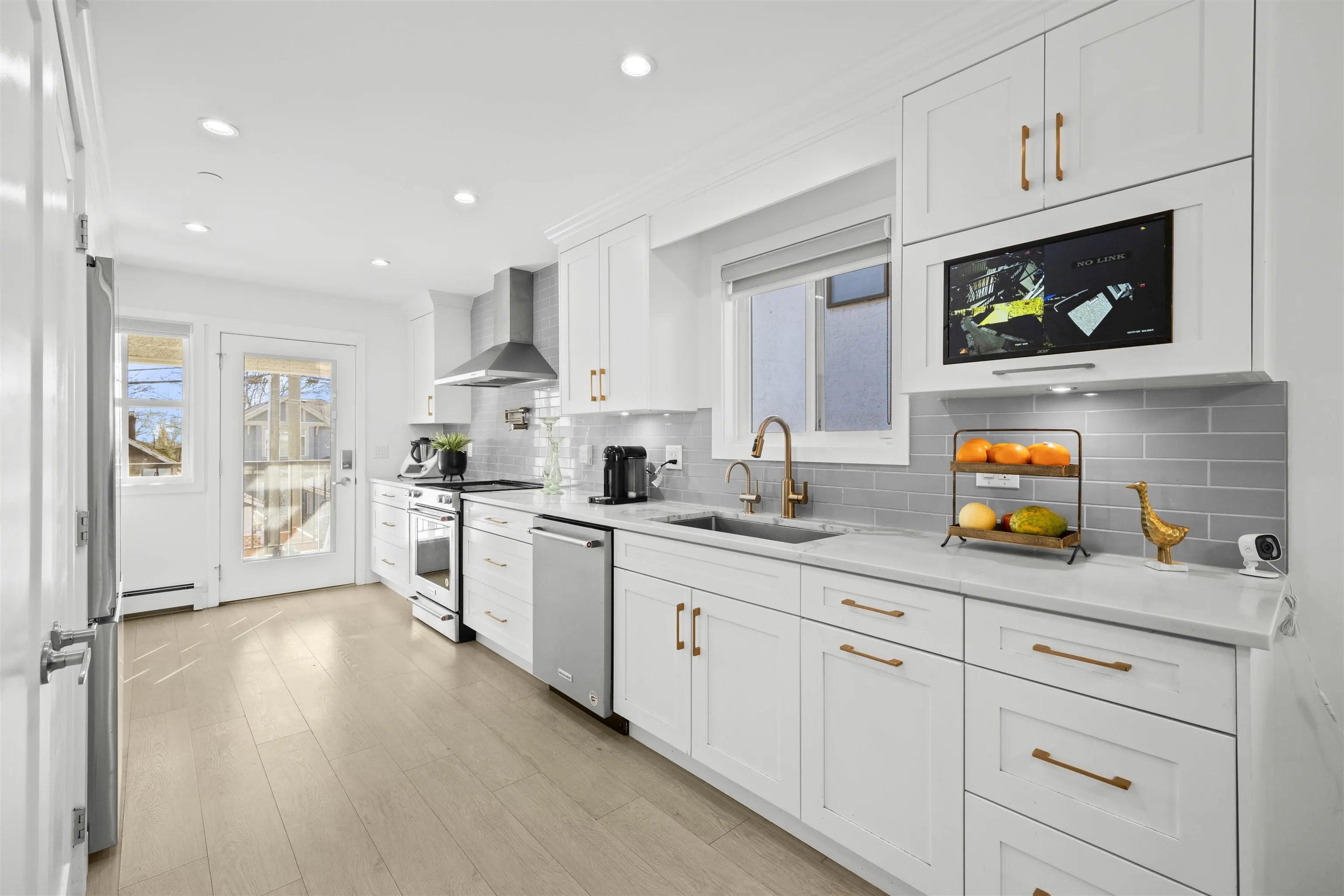 870 W 59th Avenue