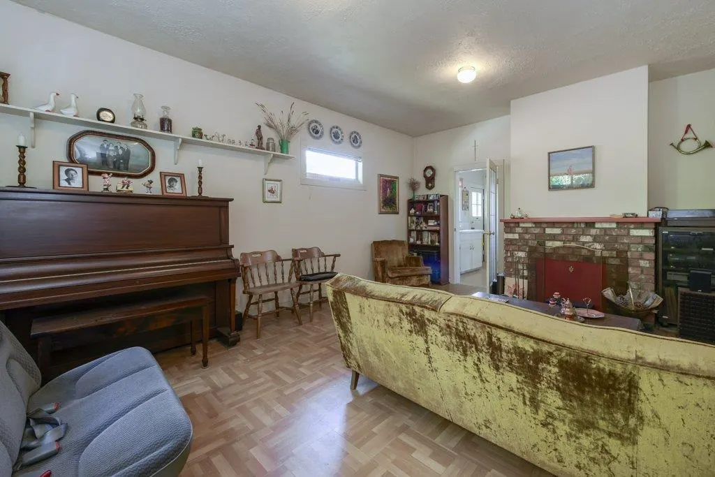 535 W 15th Street