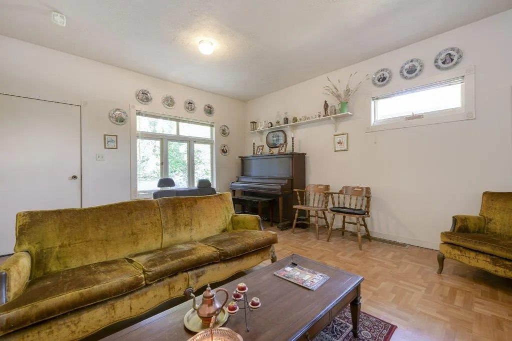 535 W 15th Street