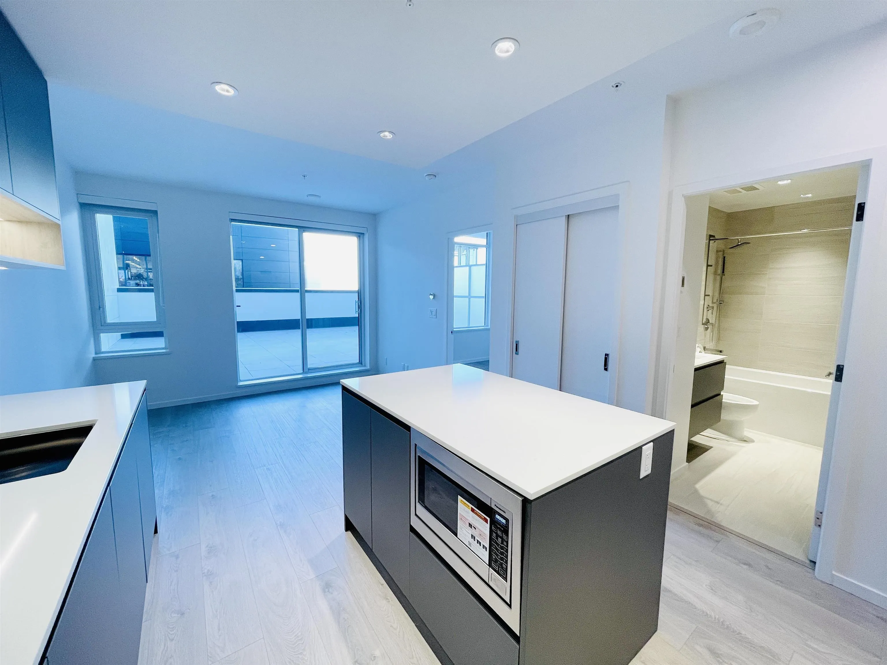 216 6600 Minoru Boulevard
