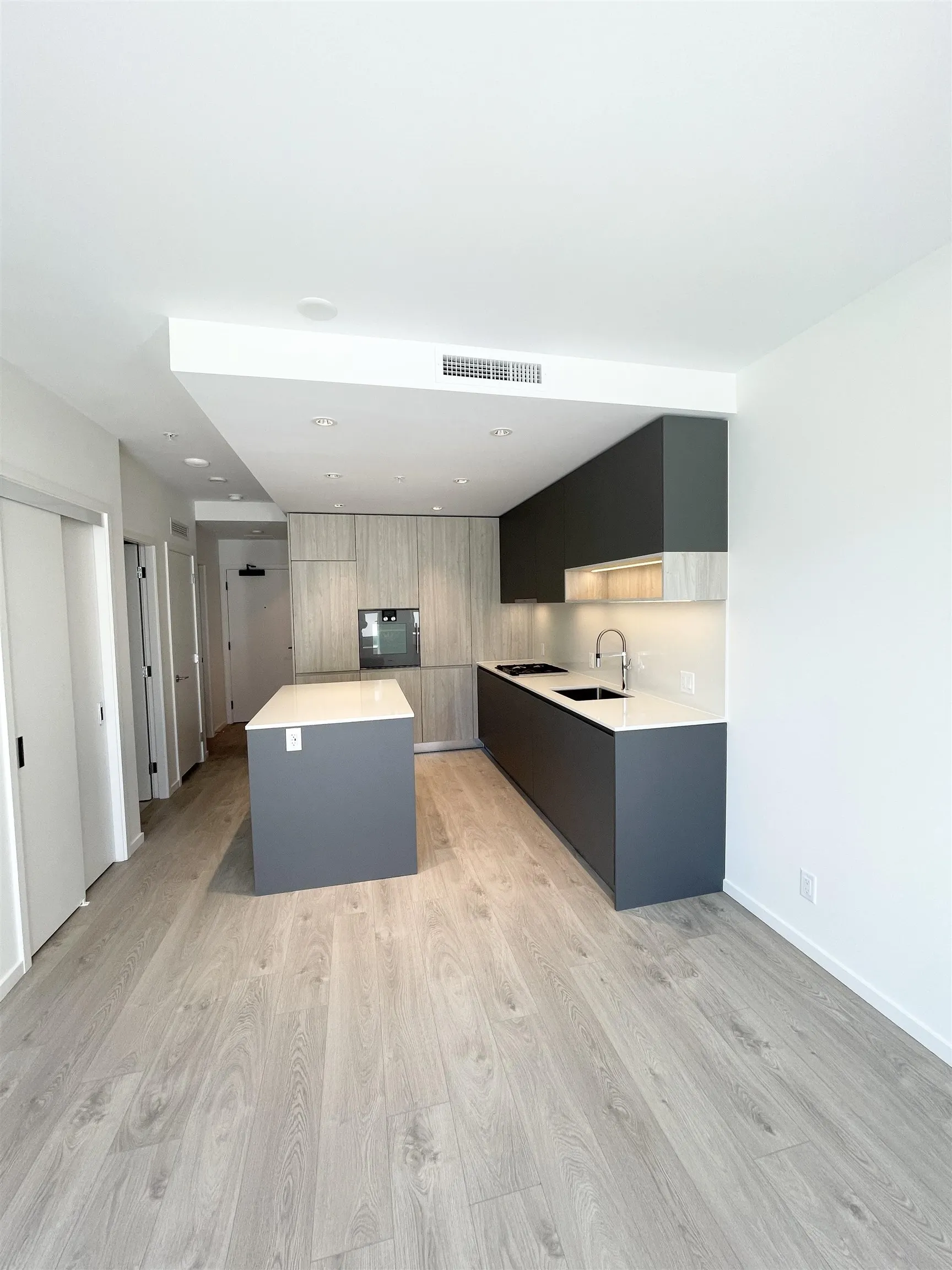 216 6600 Minoru Boulevard