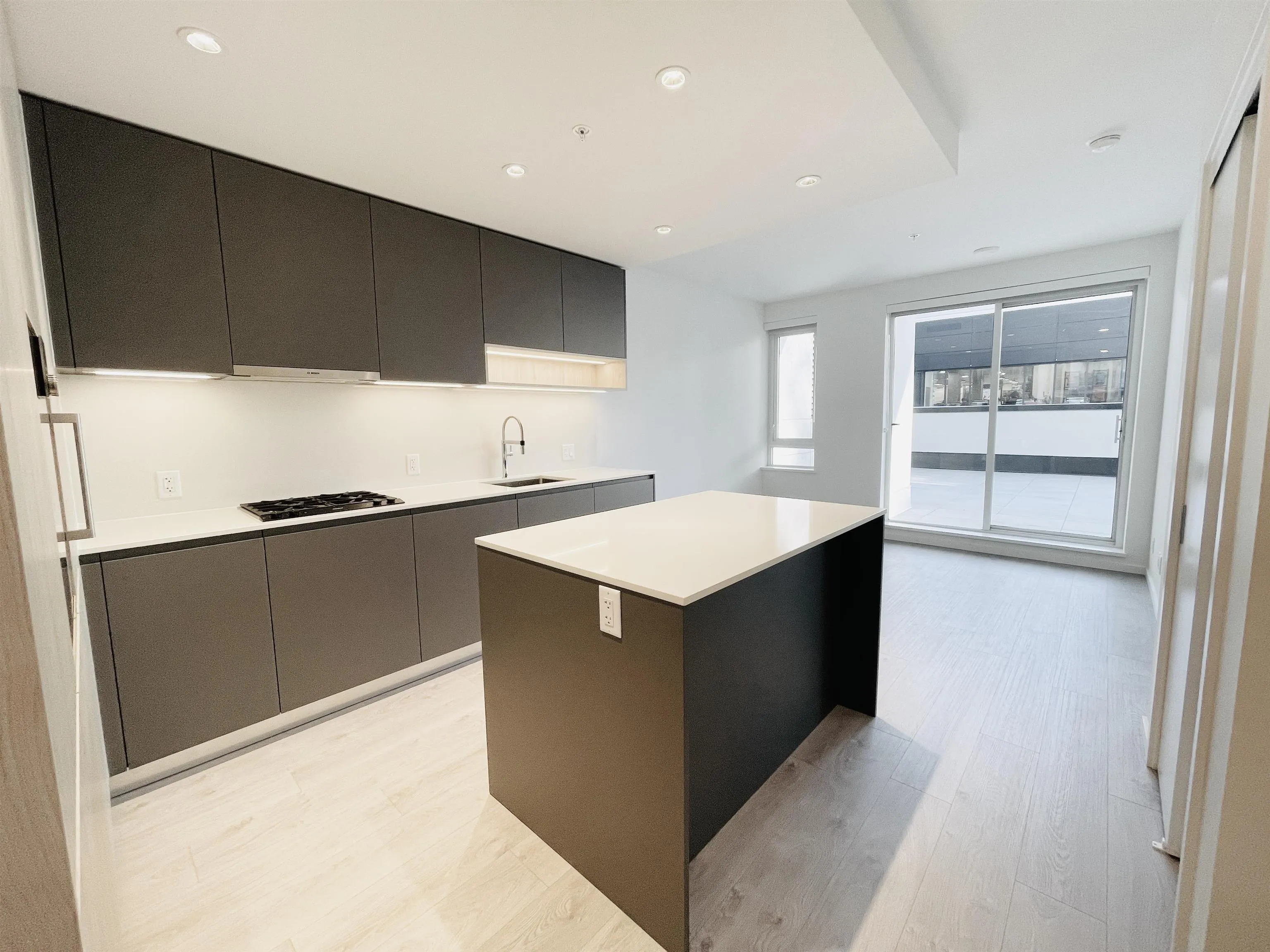 216 6600 Minoru Boulevard