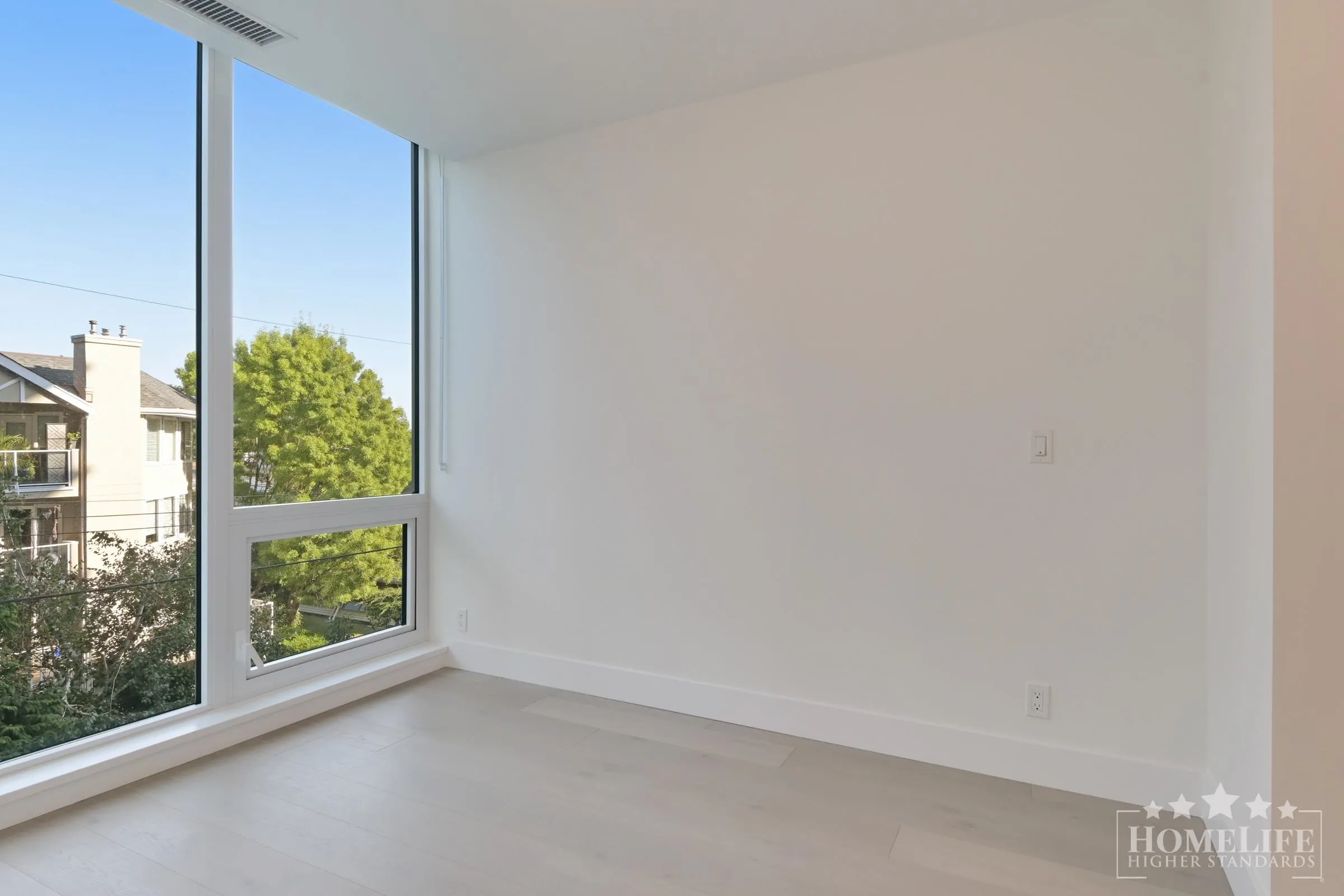 303 1342 Johnston Road