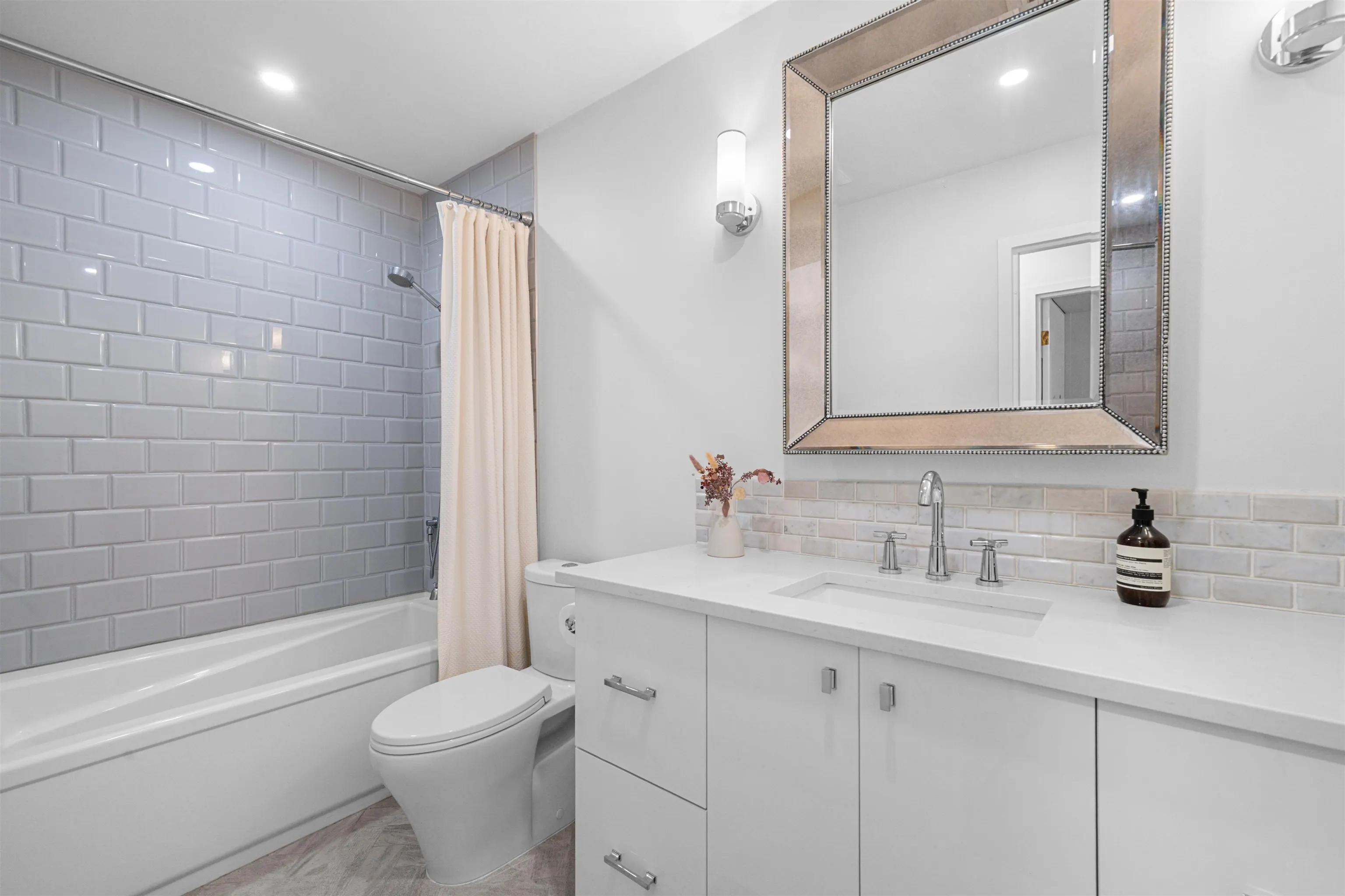 302 1720 W 12th Avenue