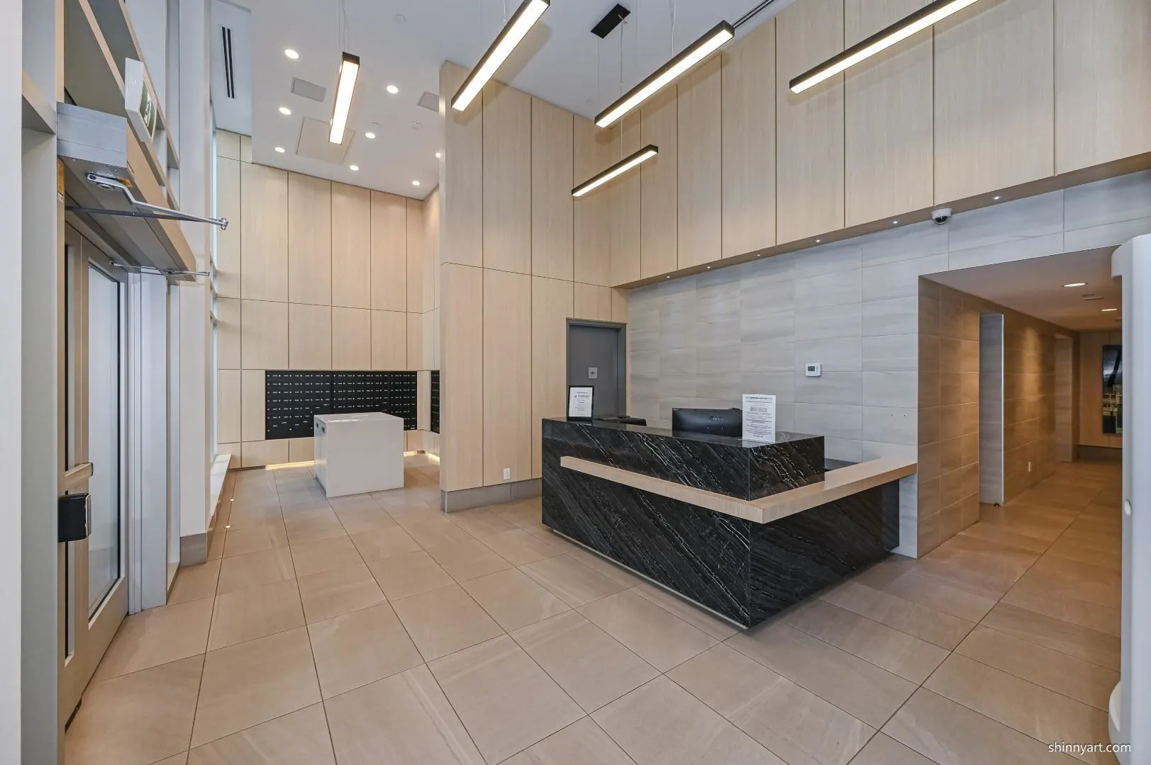 1402 652 Whiting Way