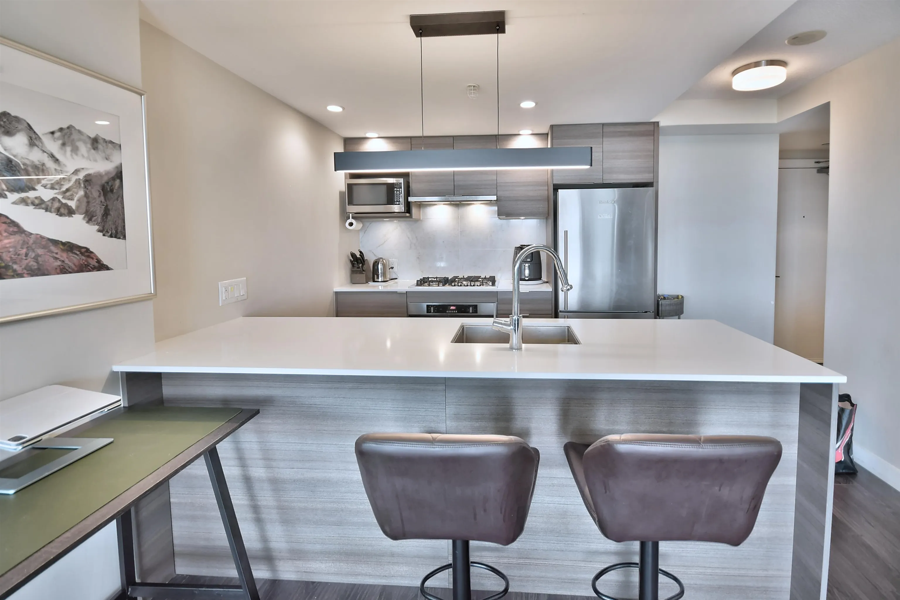 1804 602 Como Lake Avenue