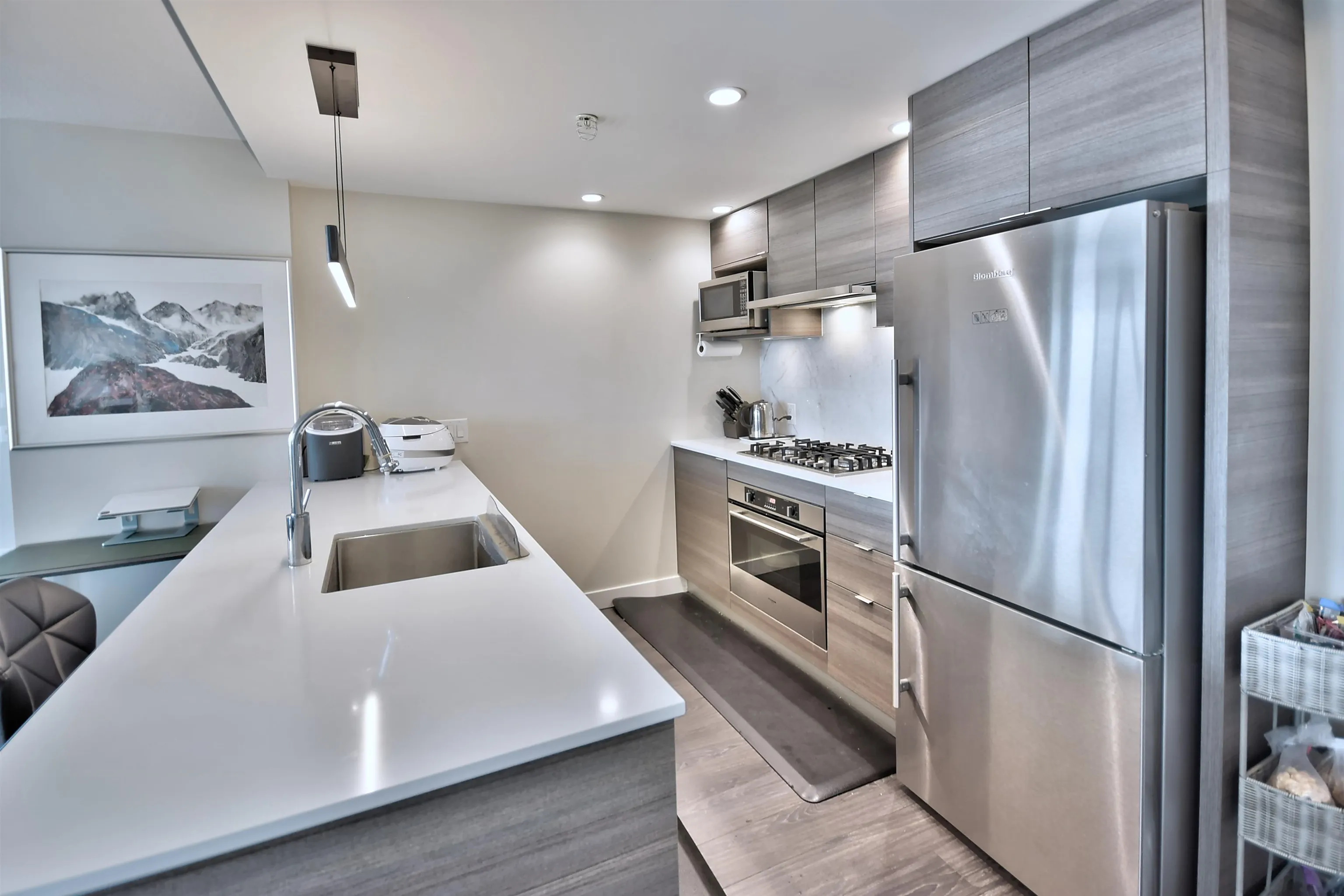 1804 602 Como Lake Avenue