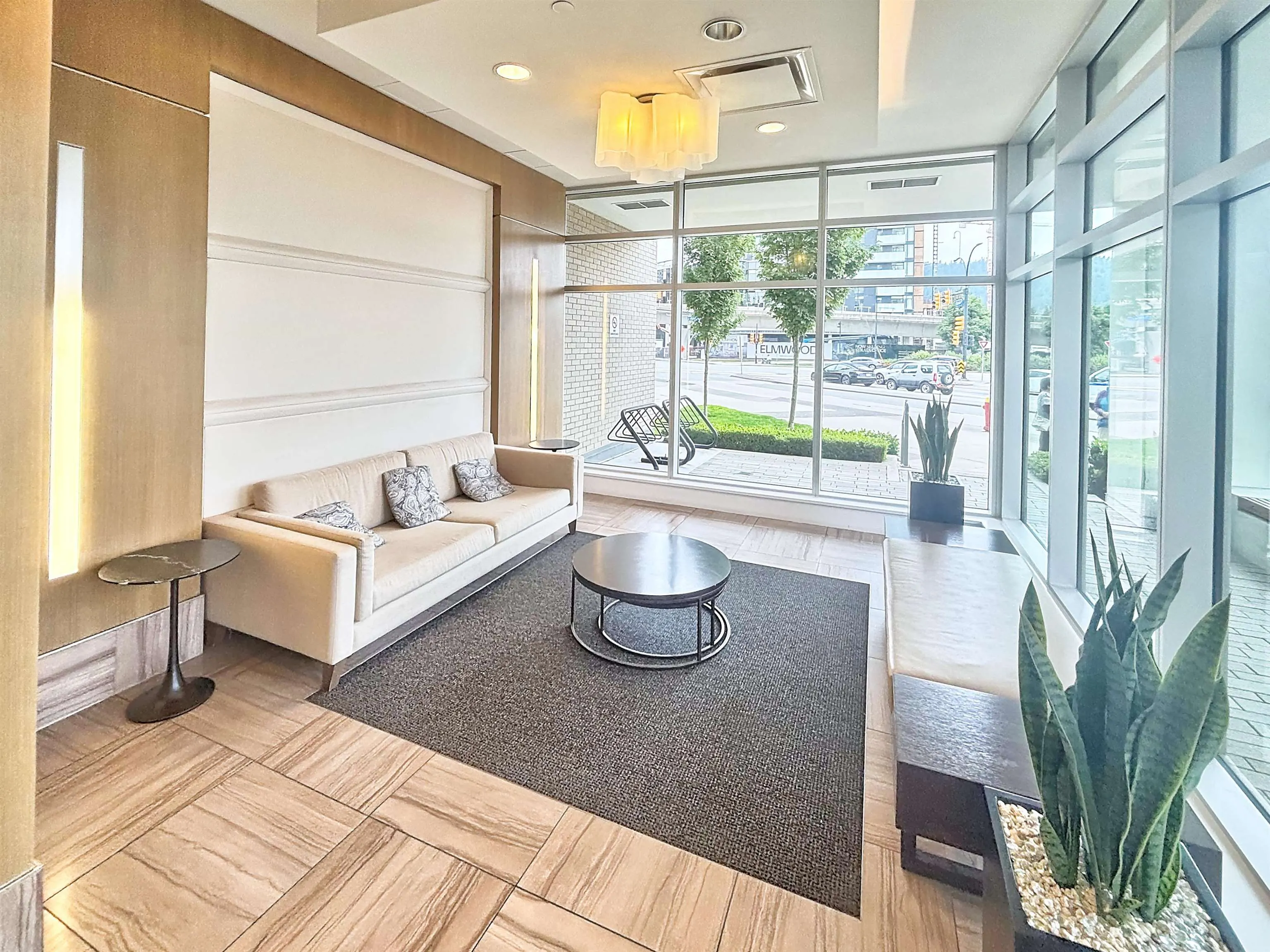 1804 602 Como Lake Avenue