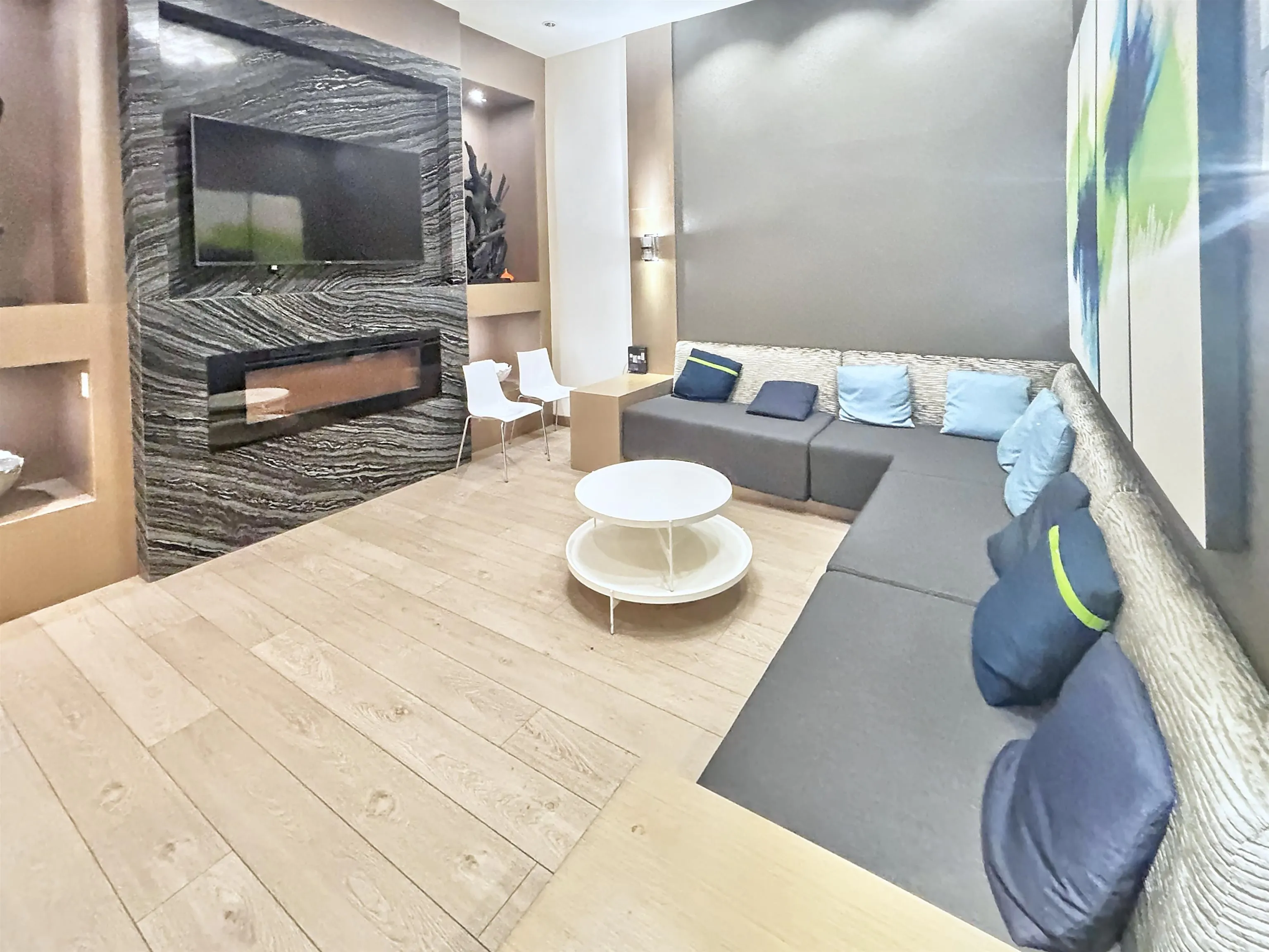 1804 602 Como Lake Avenue