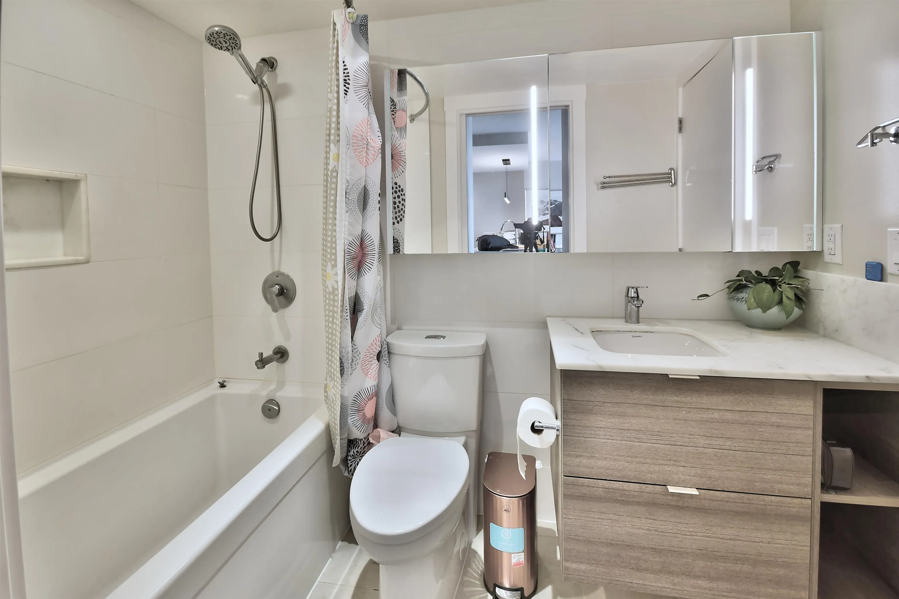 1804 602 Como Lake Avenue