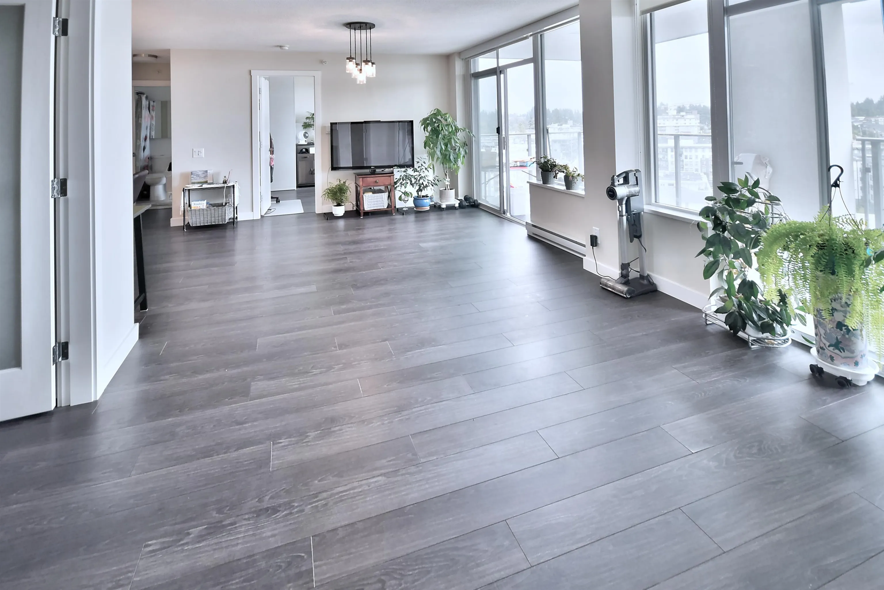 1804 602 Como Lake Avenue