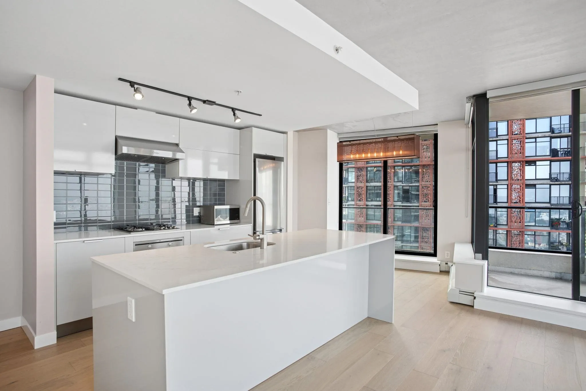 165 108 W Cordova Street
