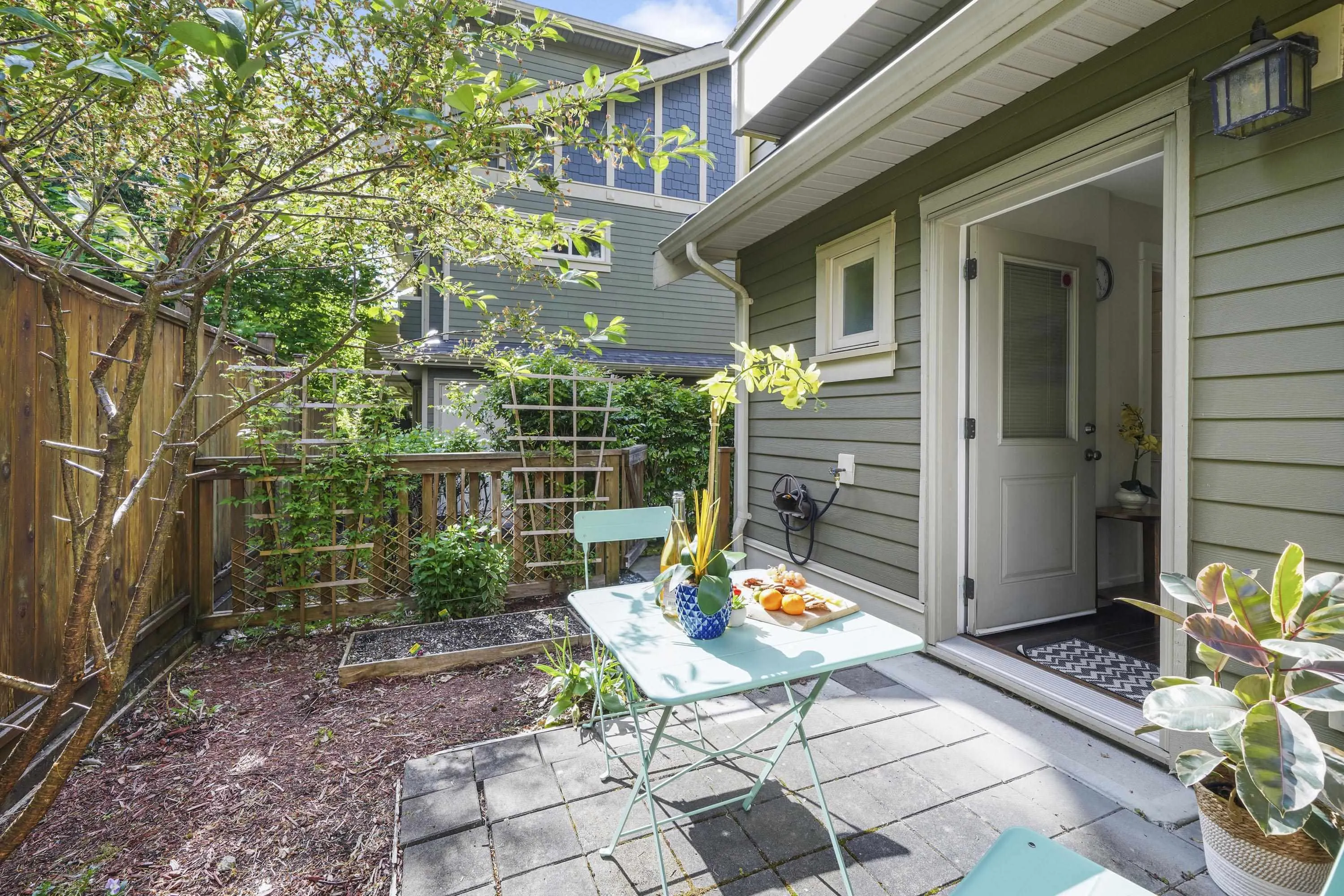 118 3382 Viewmount Drive