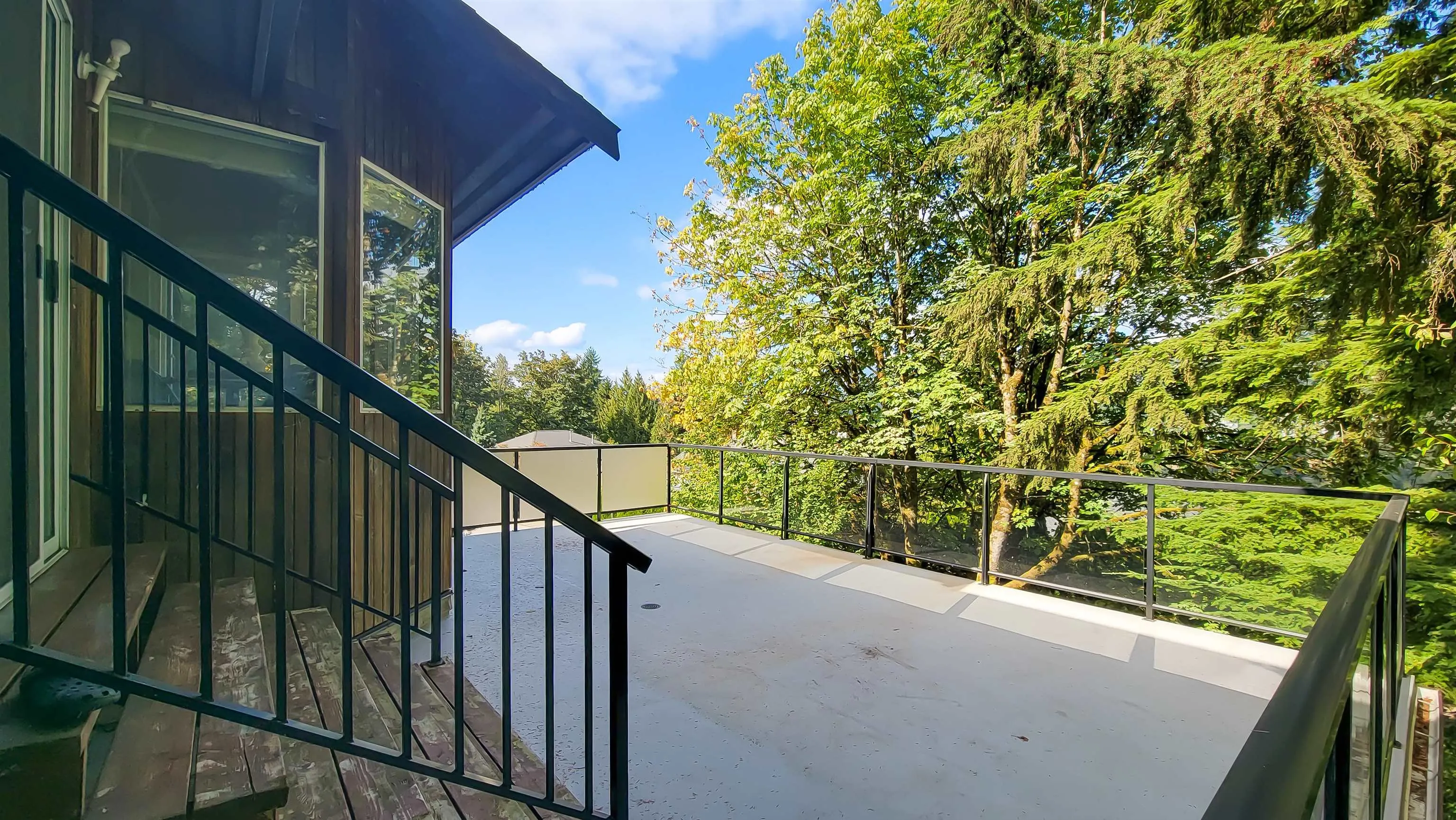1092 Corona Crescent