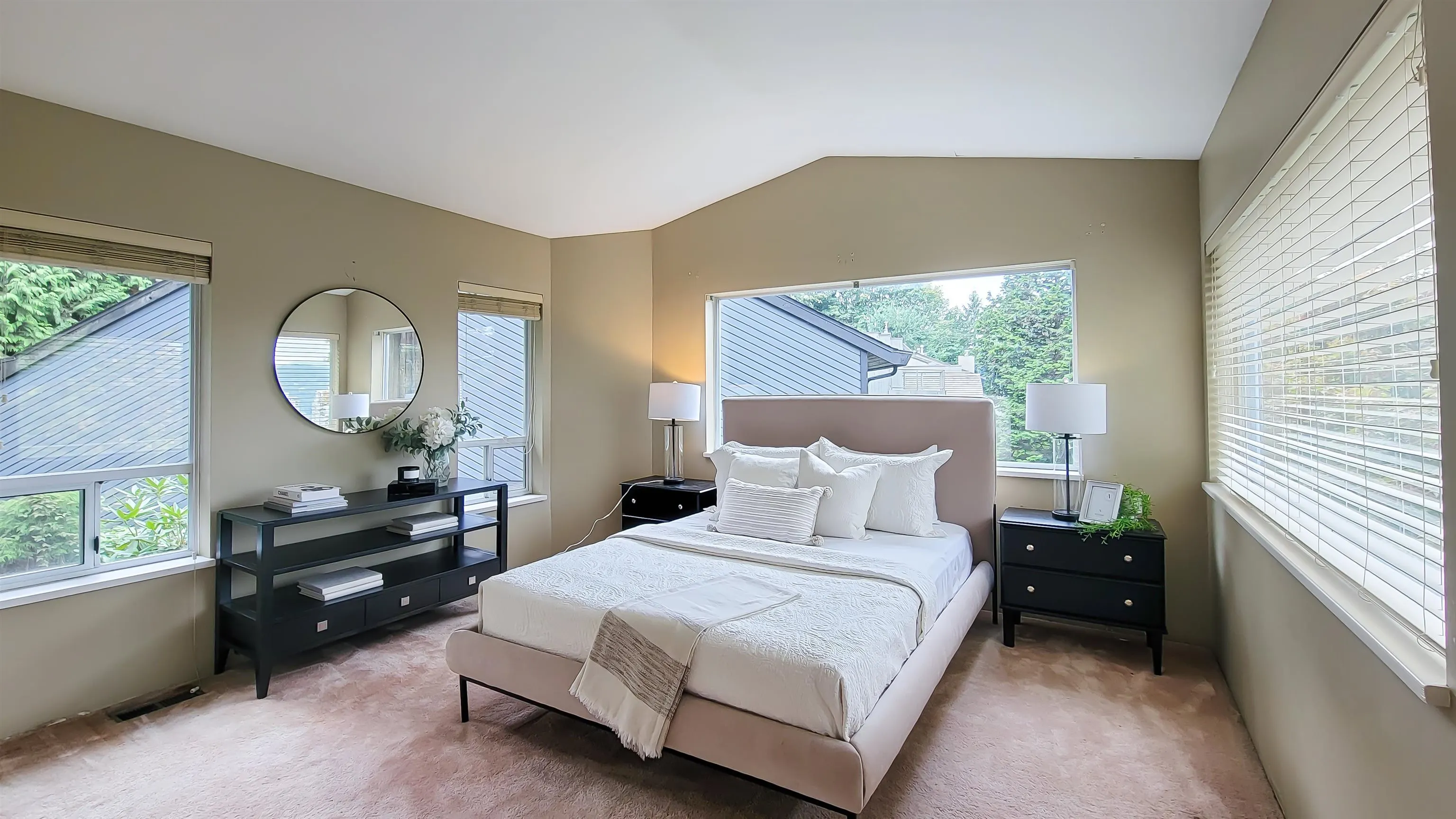 1092 Corona Crescent
