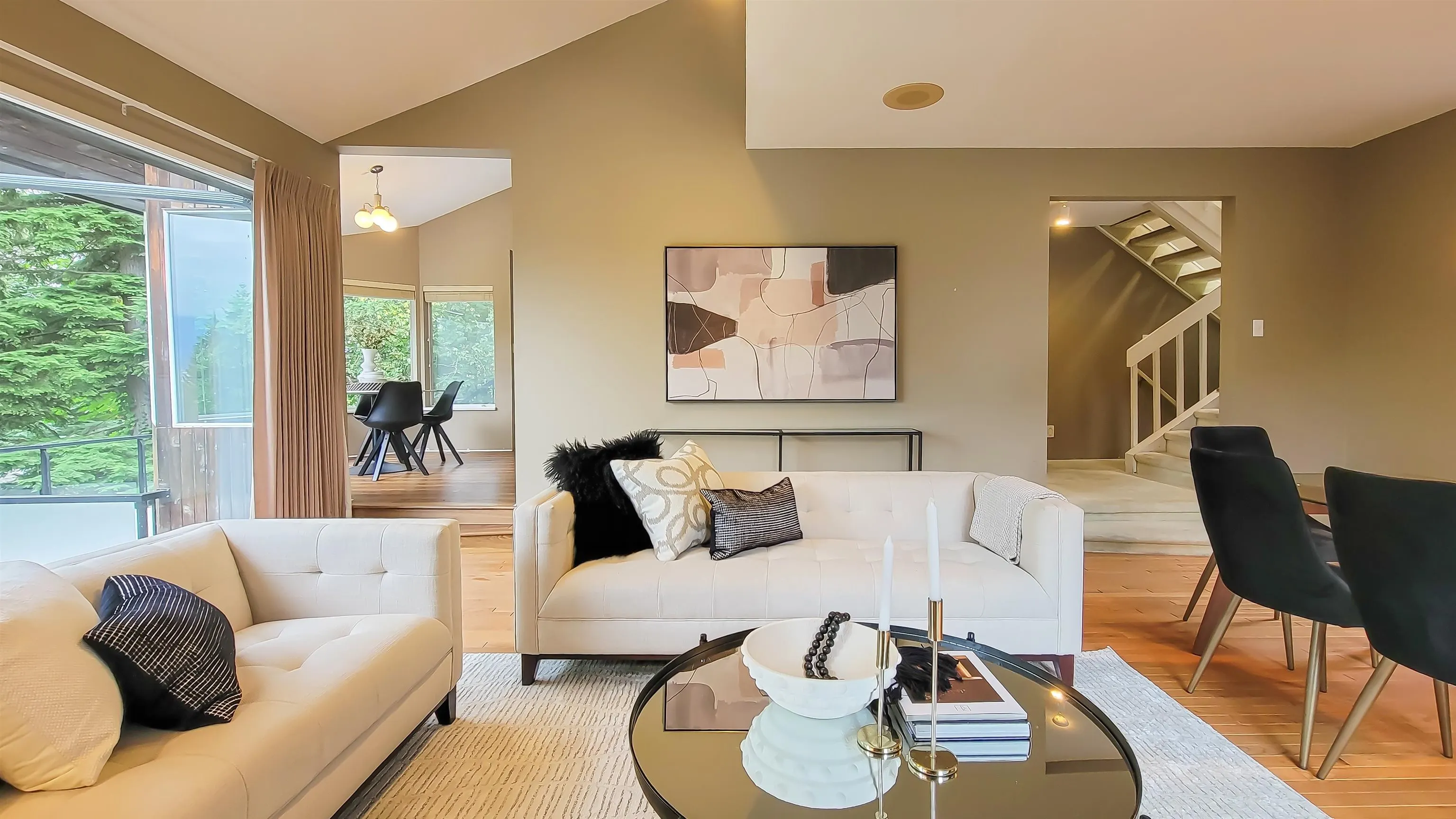 1092 Corona Crescent