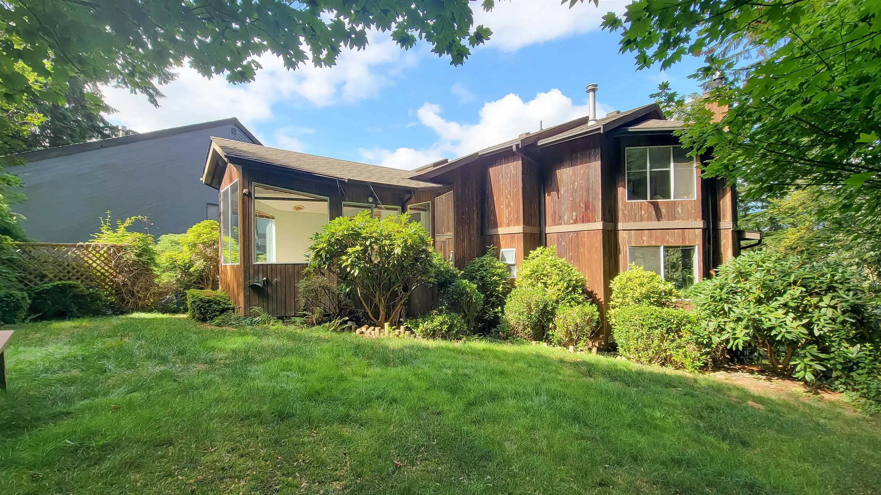 1092 Corona Crescent