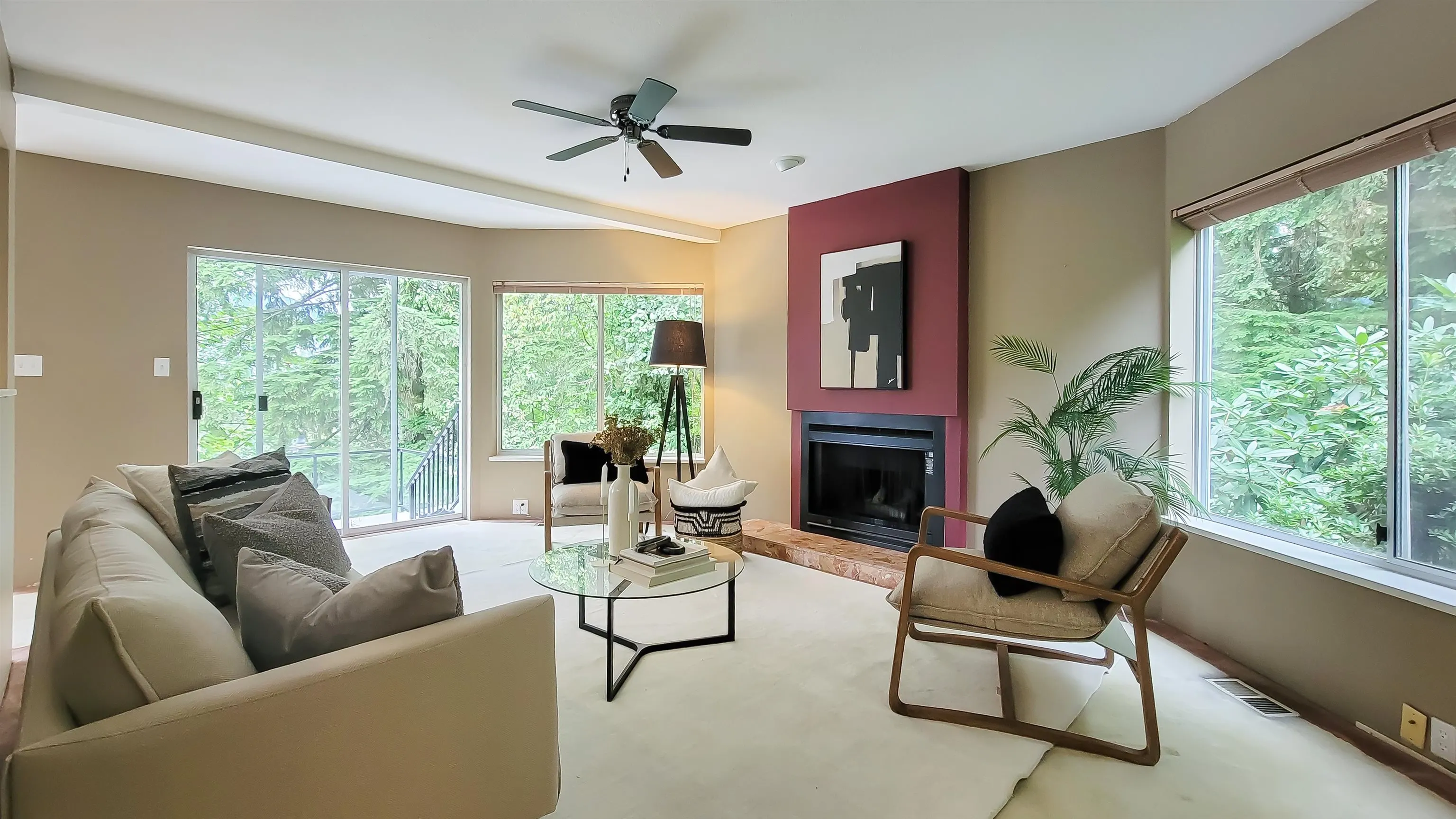 1092 Corona Crescent
