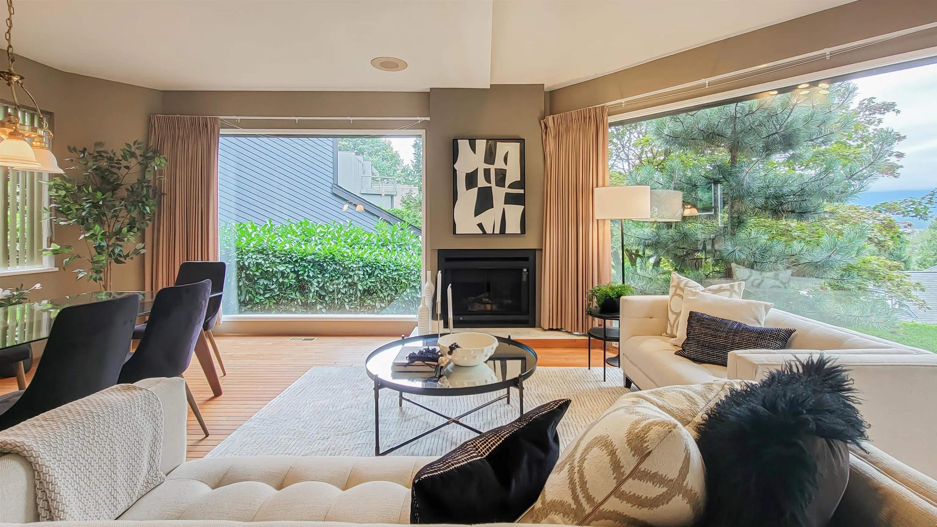 1092 Corona Crescent