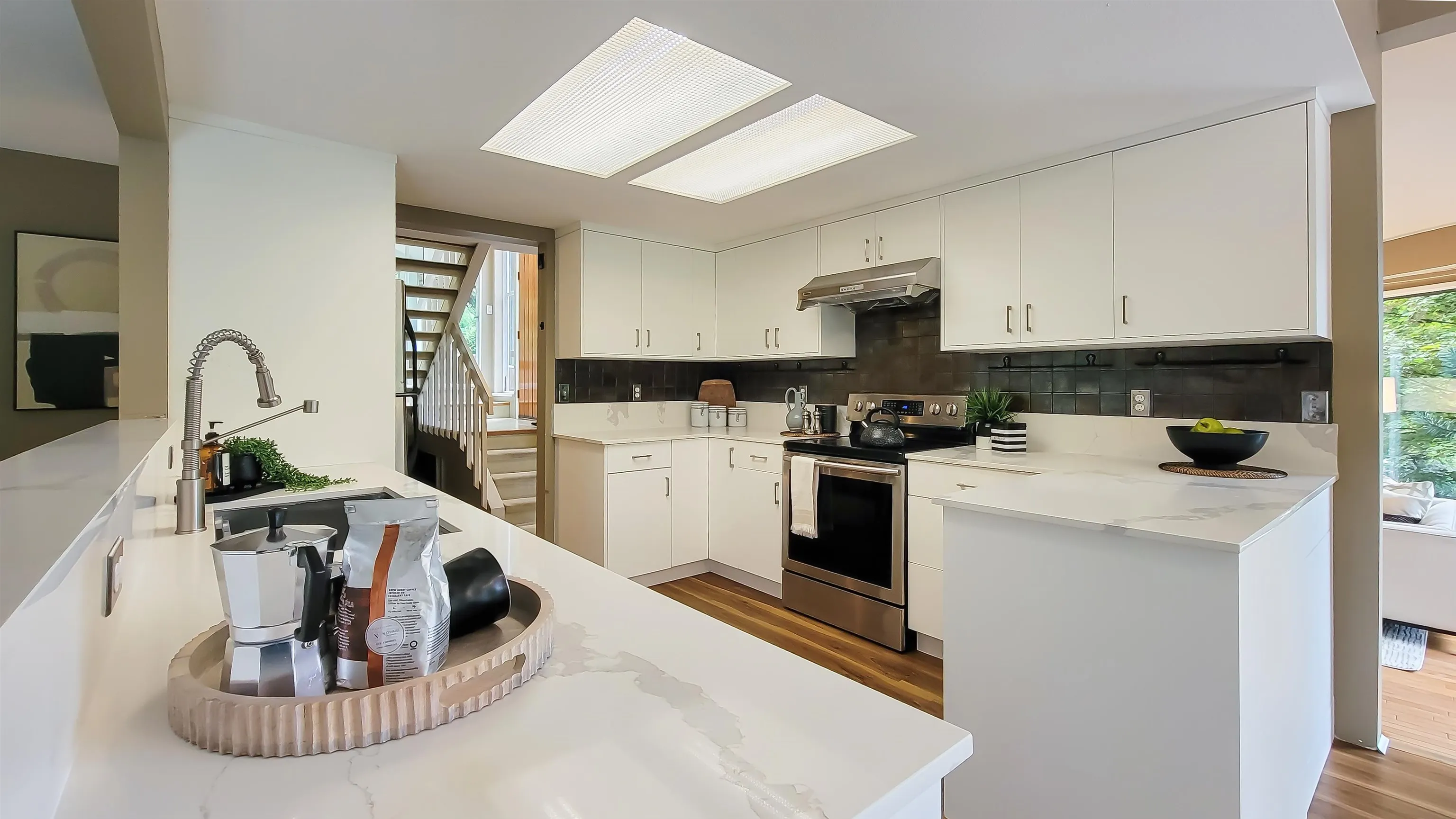 1092 Corona Crescent