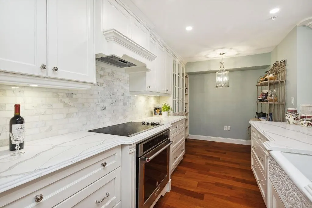 220 15210 Pacific Avenue