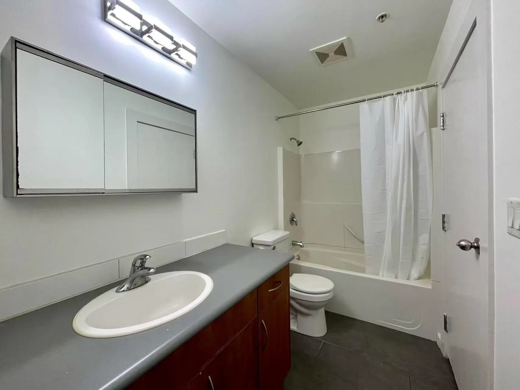 301 - PROMO 440 Richards Street