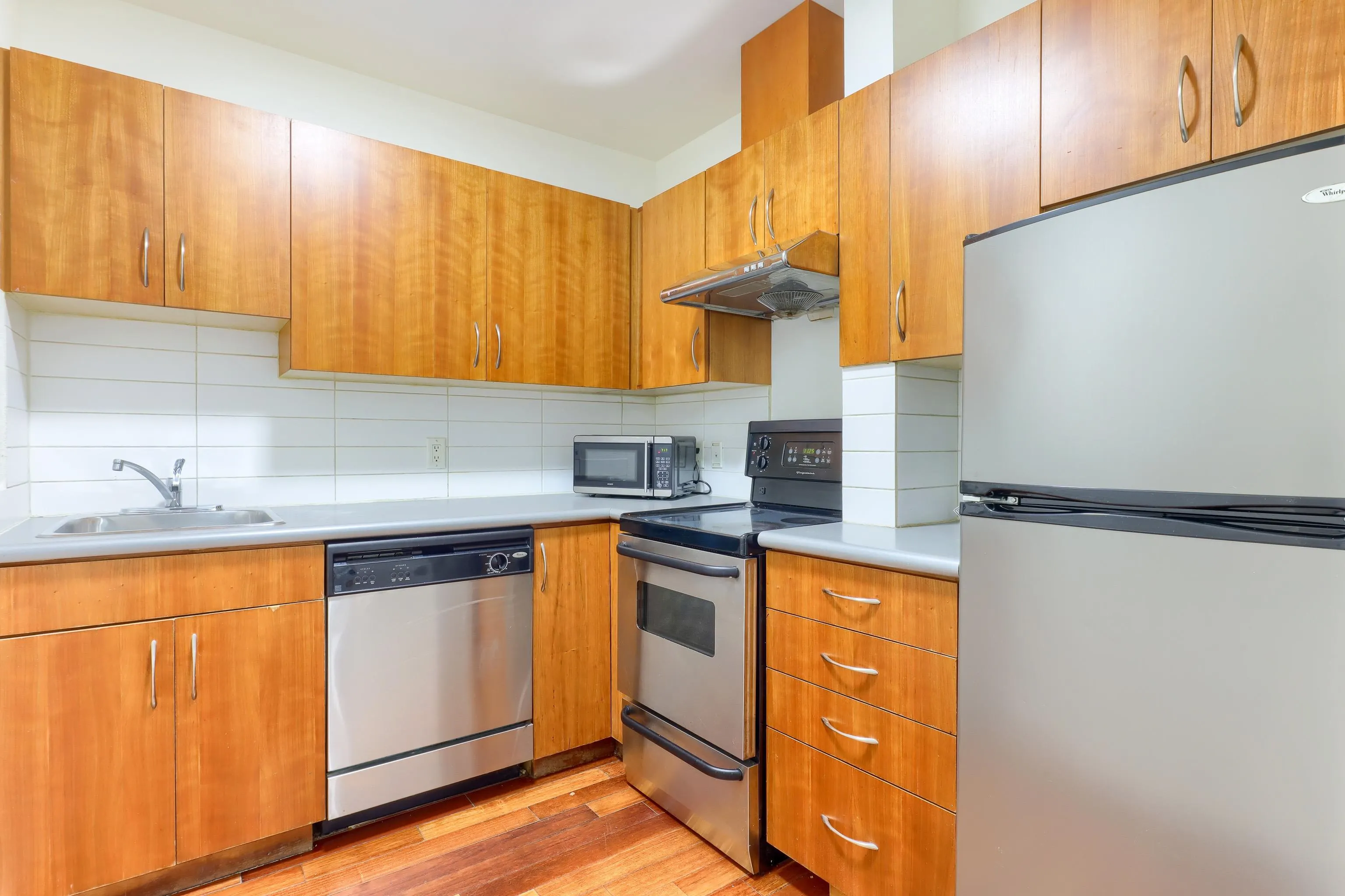 301 - PROMO 440 Richards Street