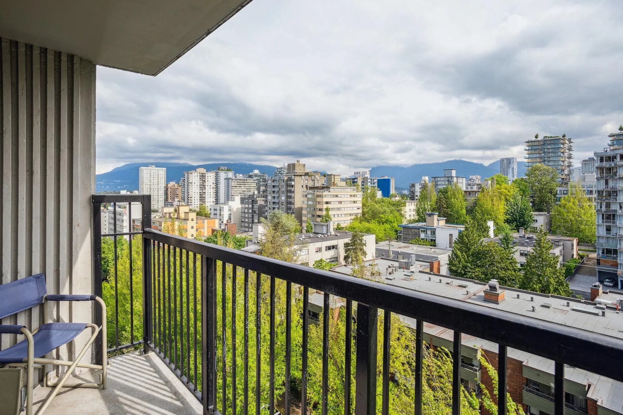 1204 1330 Harwood Street