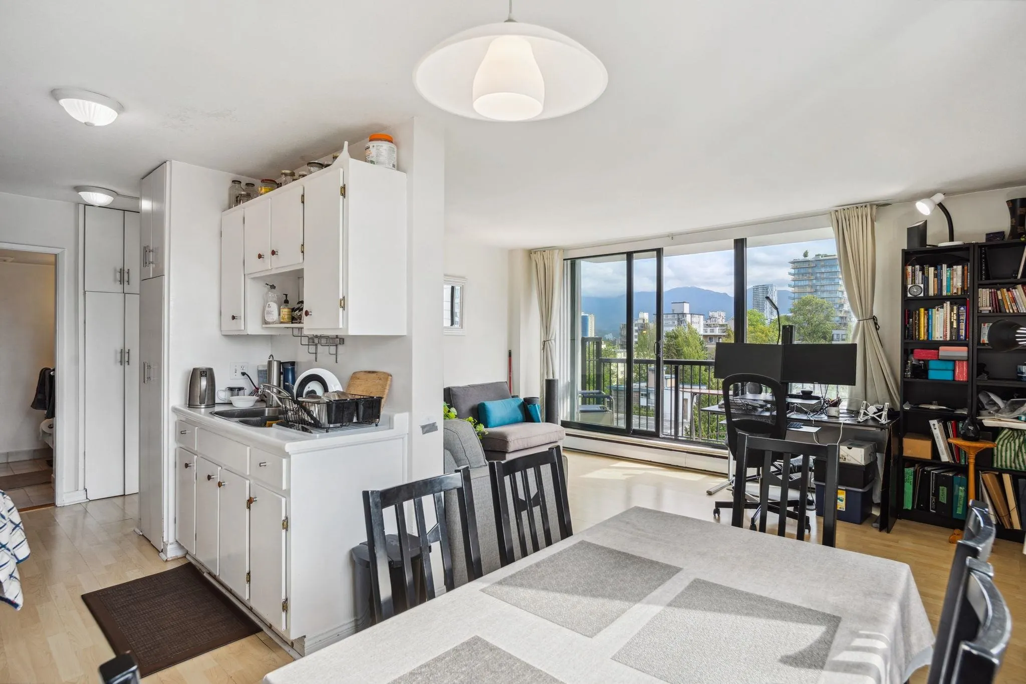 1204 1330 Harwood Street