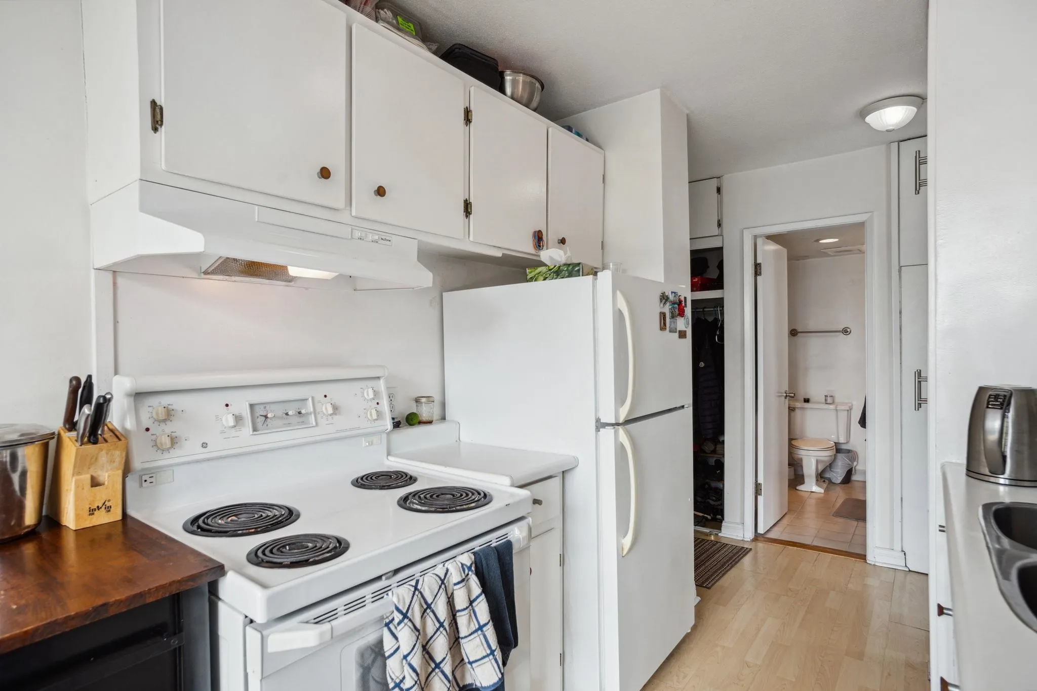 1204 1330 Harwood Street