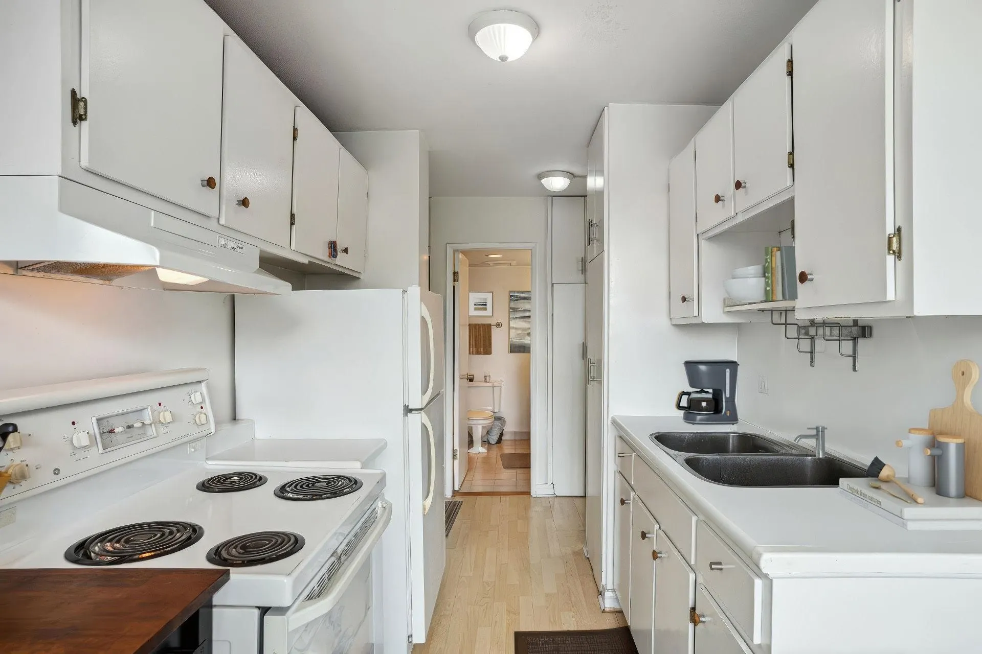 1204 1330 Harwood Street