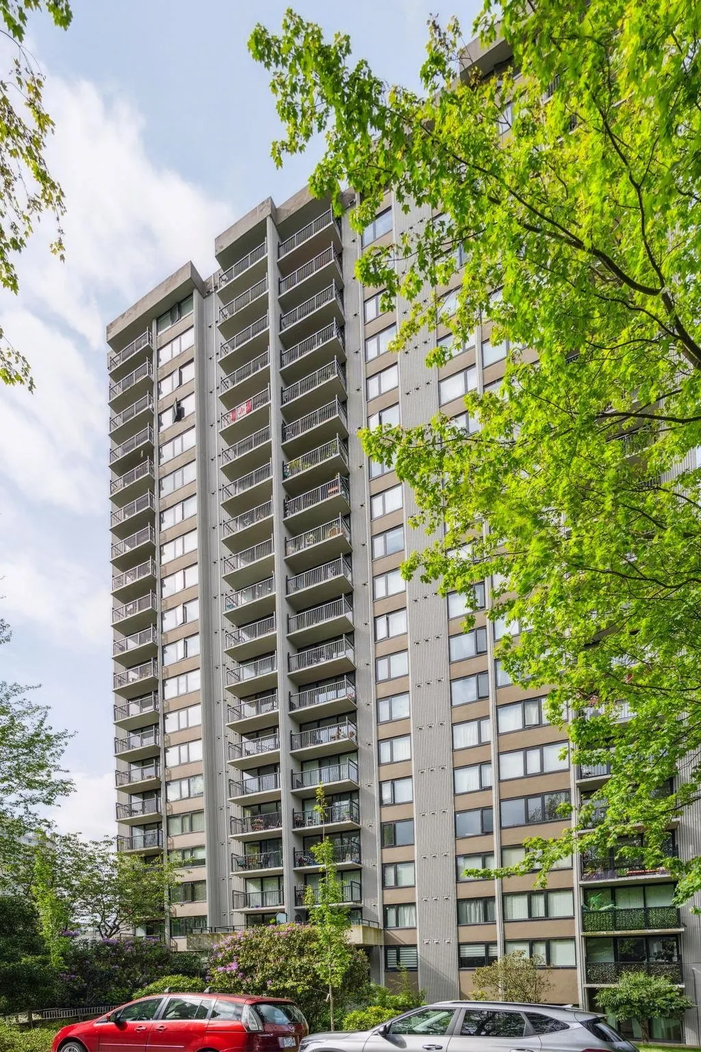 1204 1330 Harwood Street