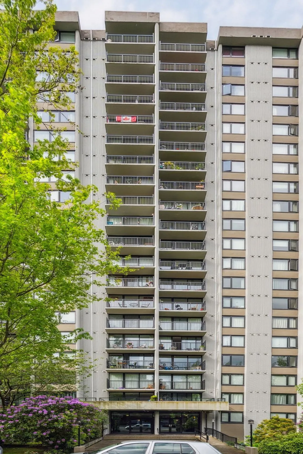 1204 1330 Harwood Street