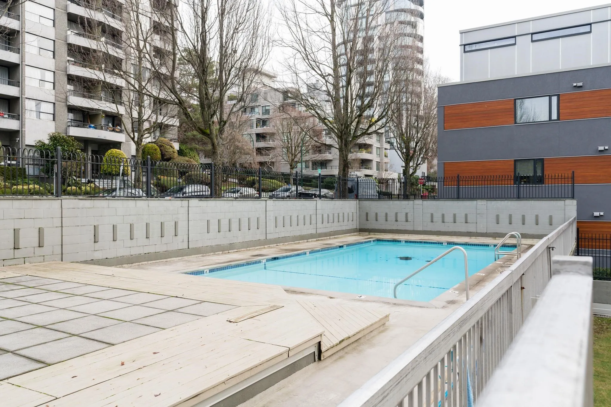 1204 1330 Harwood Street