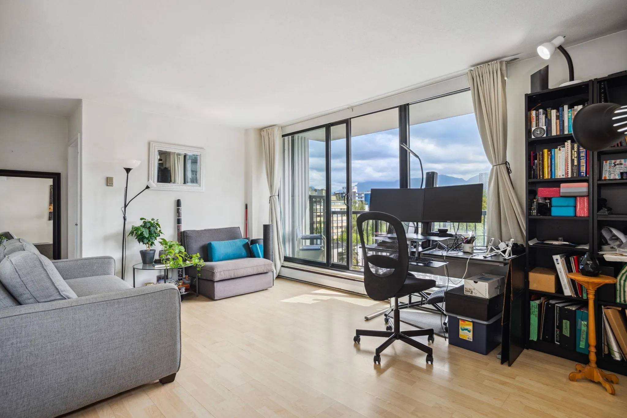 1204 1330 Harwood Street