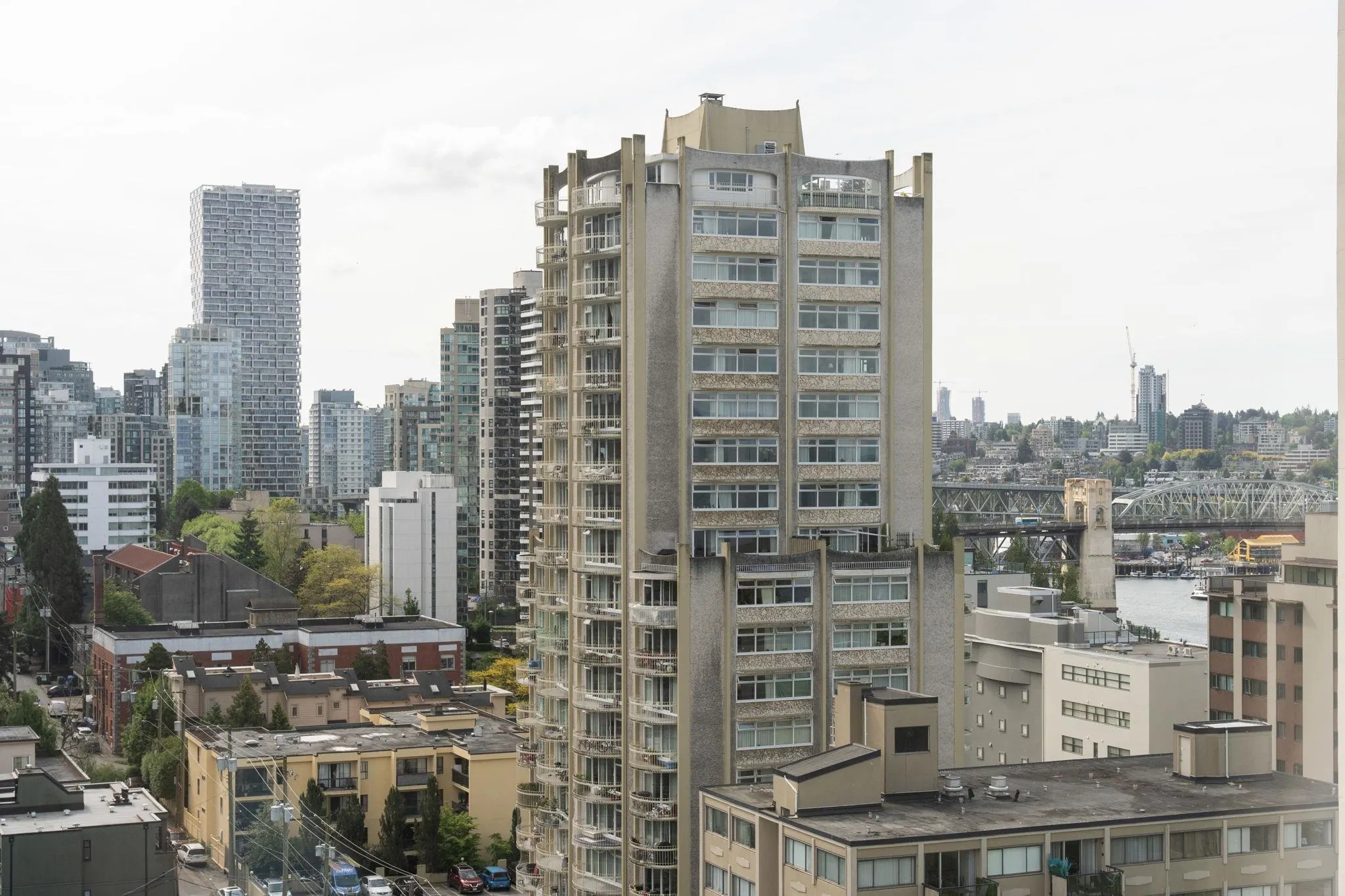 1204 1330 Harwood Street