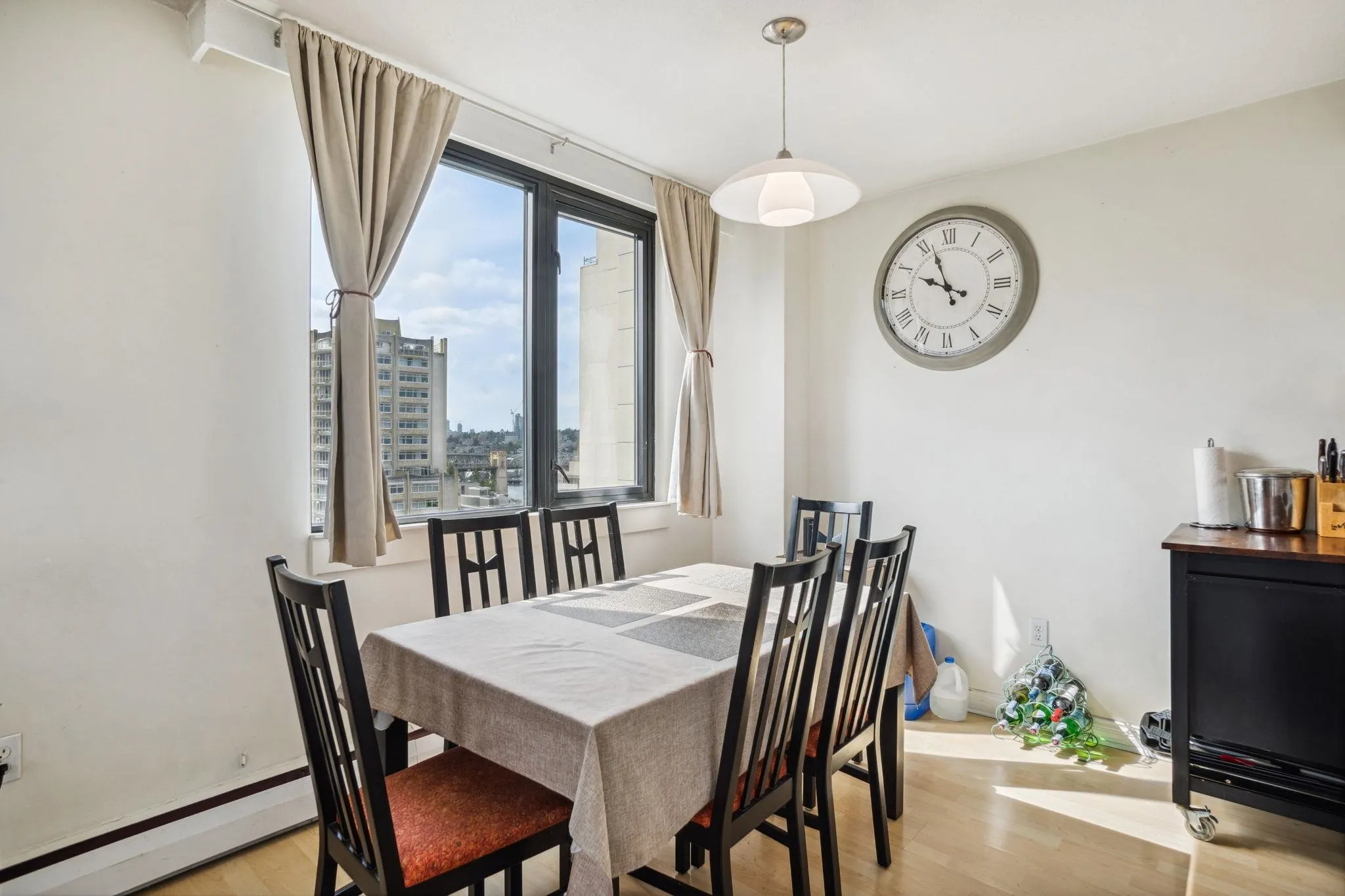 1204 1330 Harwood Street