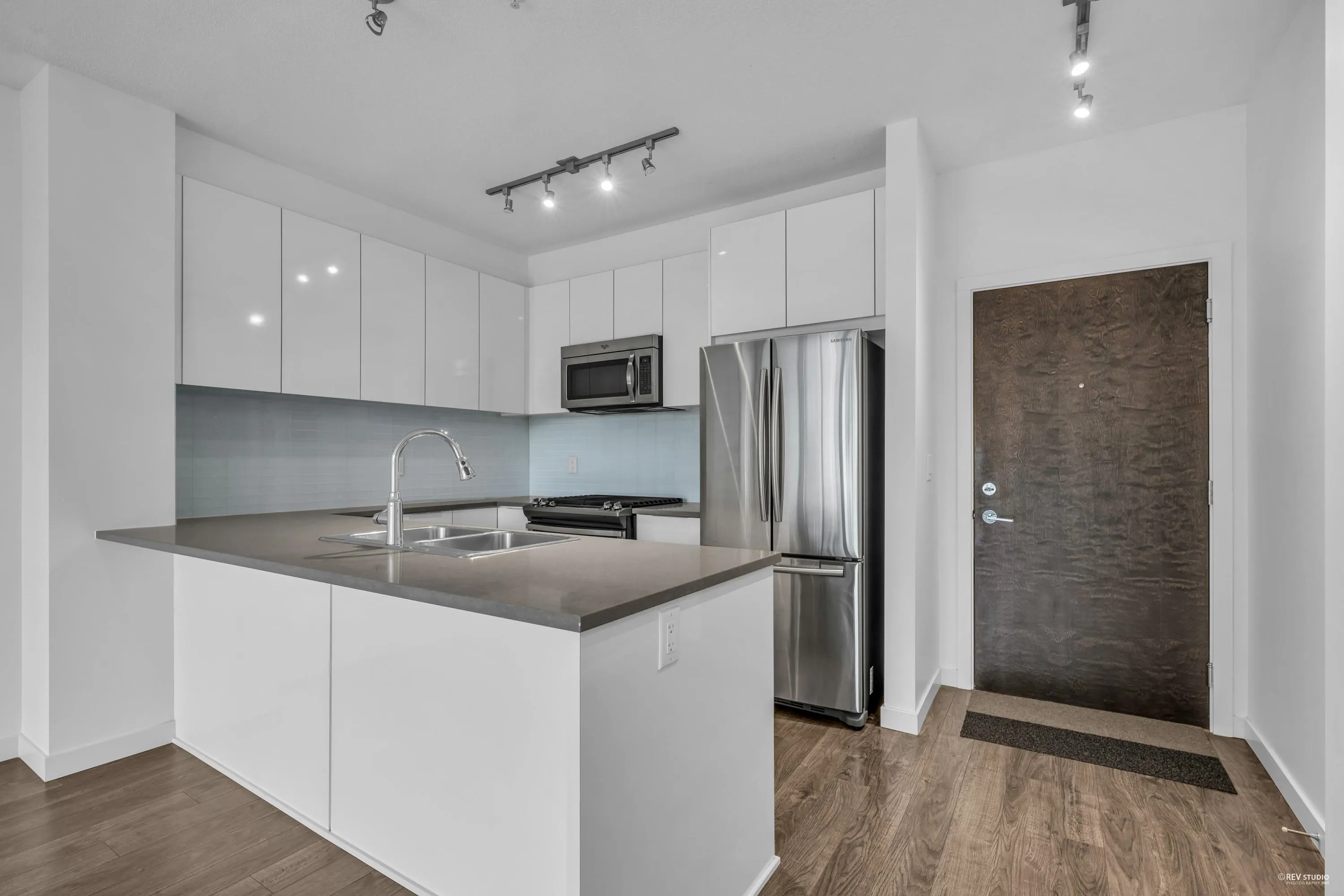 411 1152 Windsor Mews
