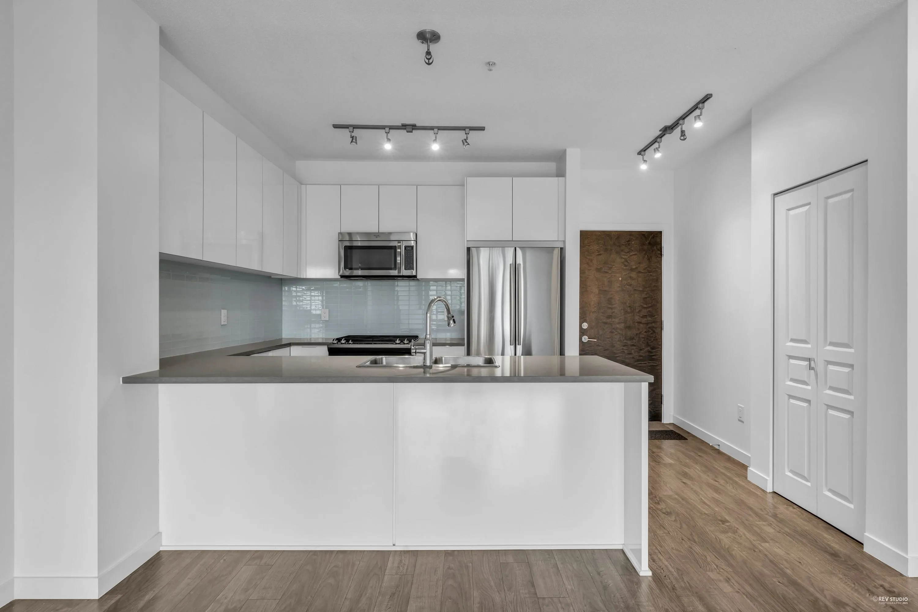 411 1152 Windsor Mews