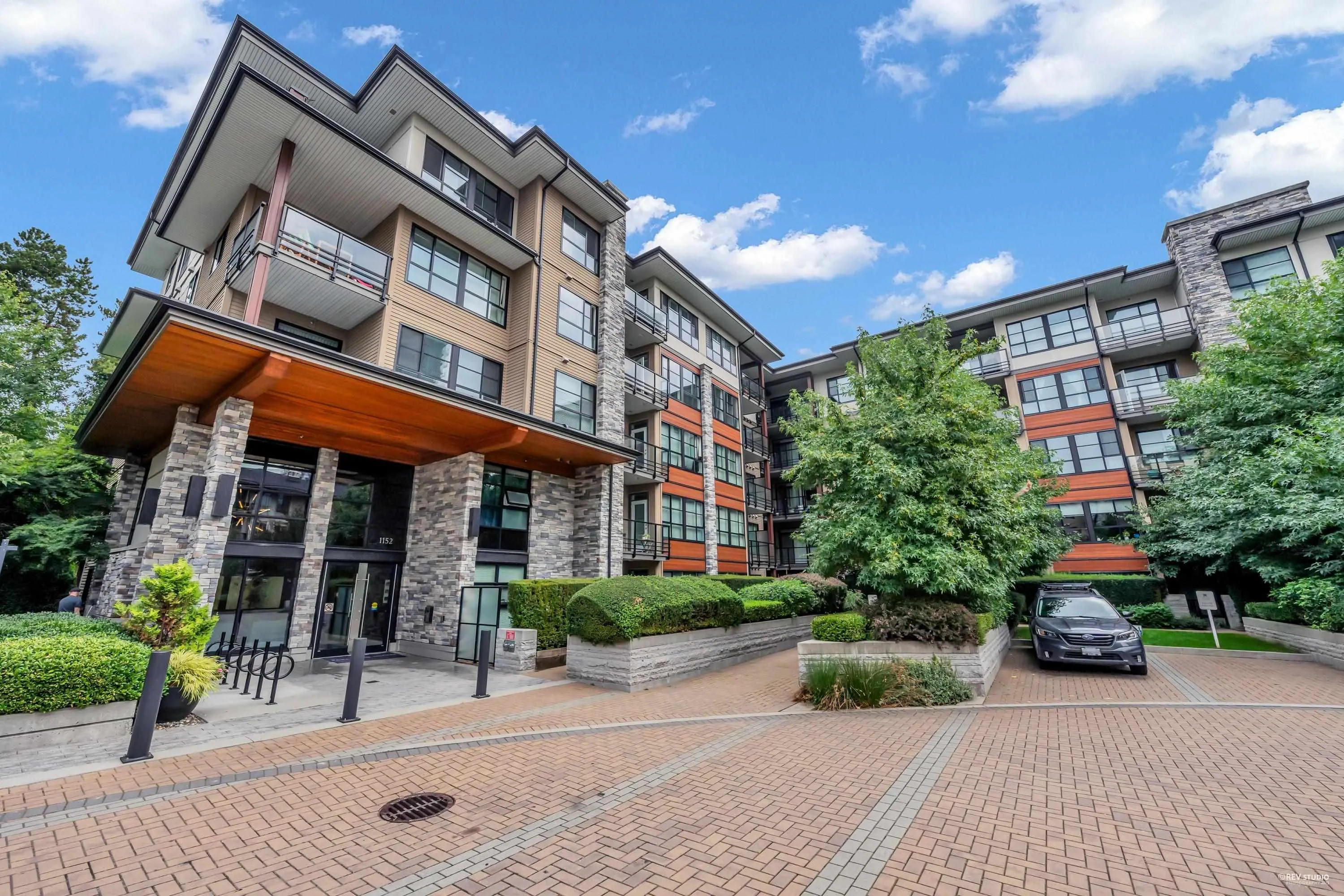 411 1152 Windsor Mews