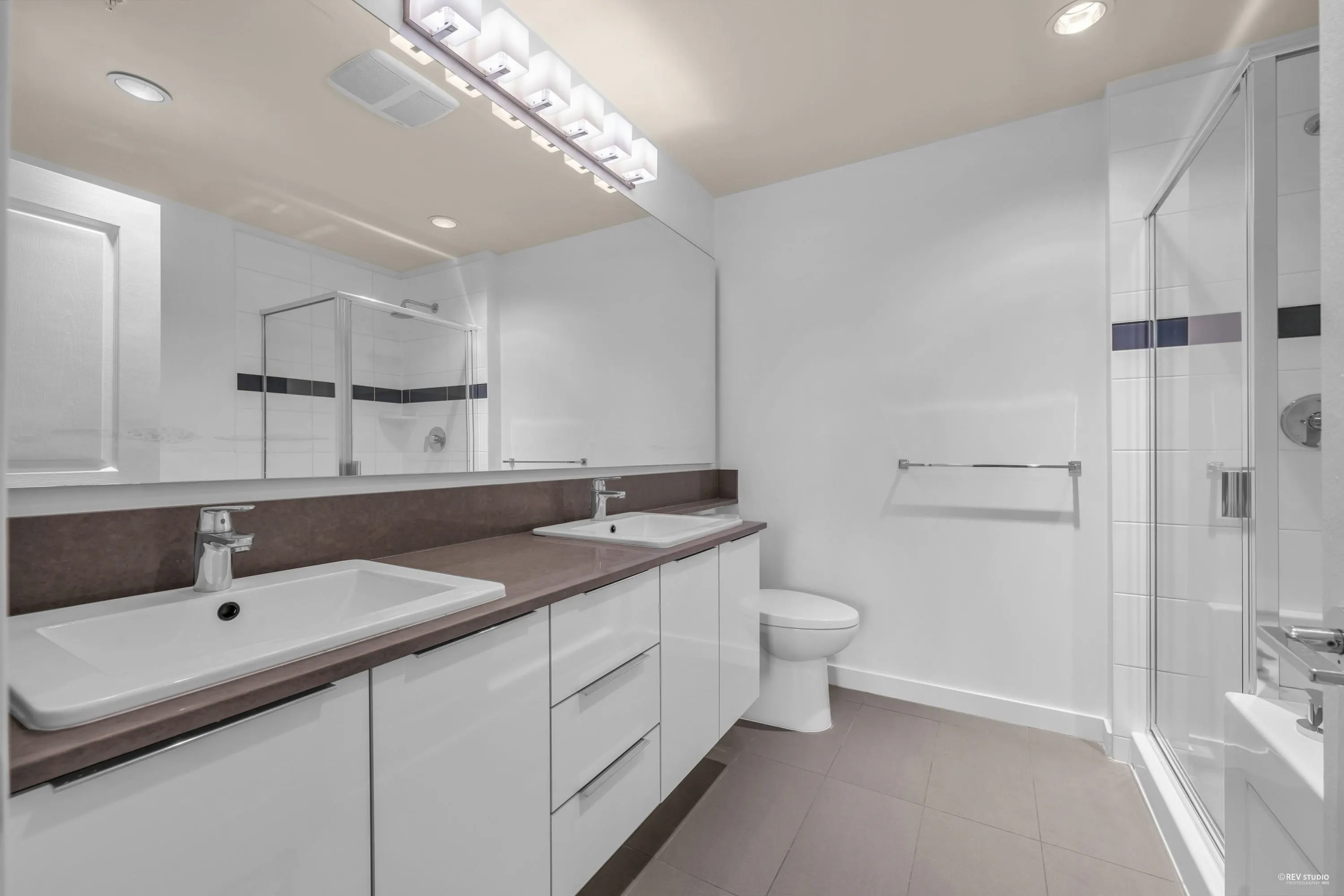 411 1152 Windsor Mews