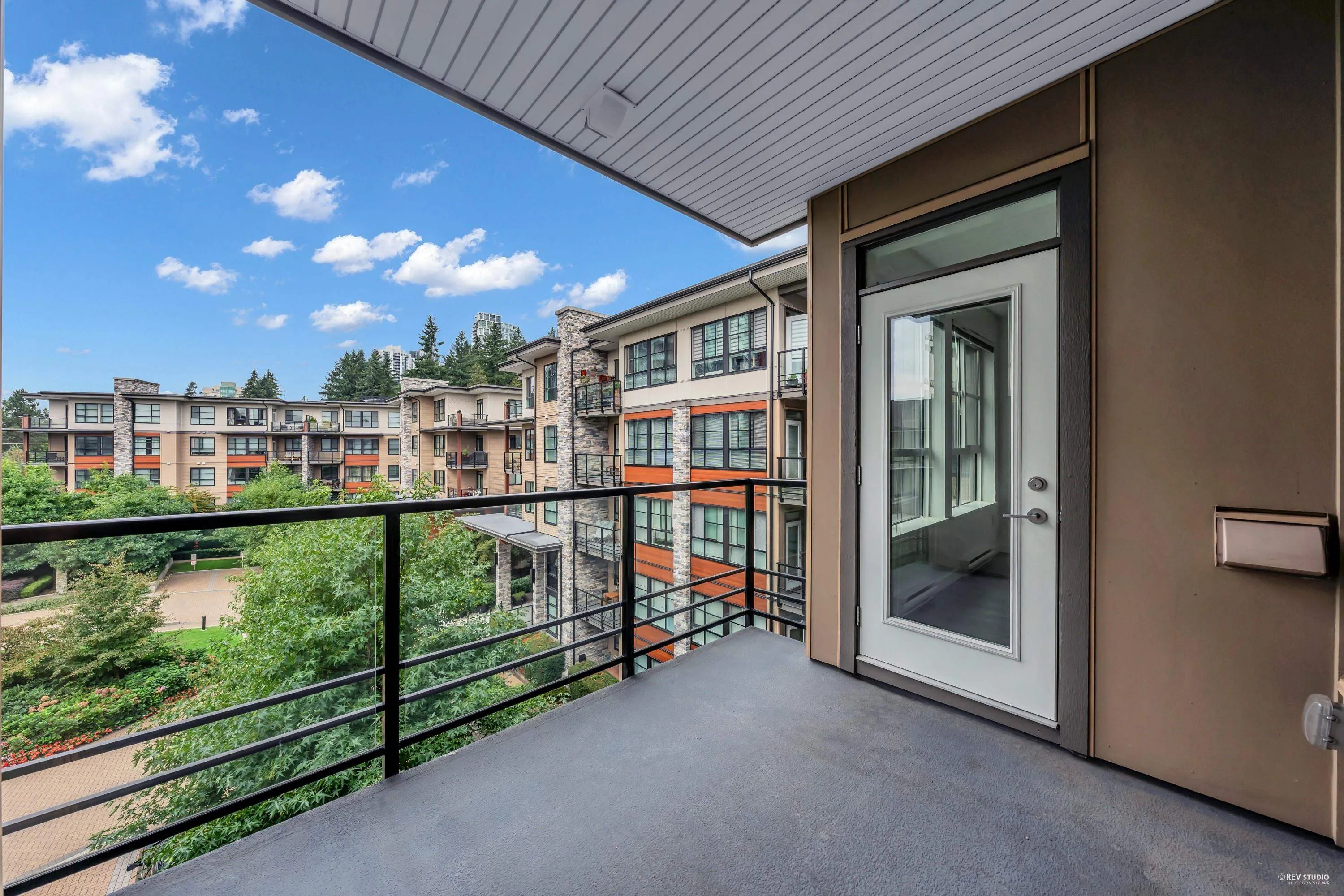 411 1152 Windsor Mews