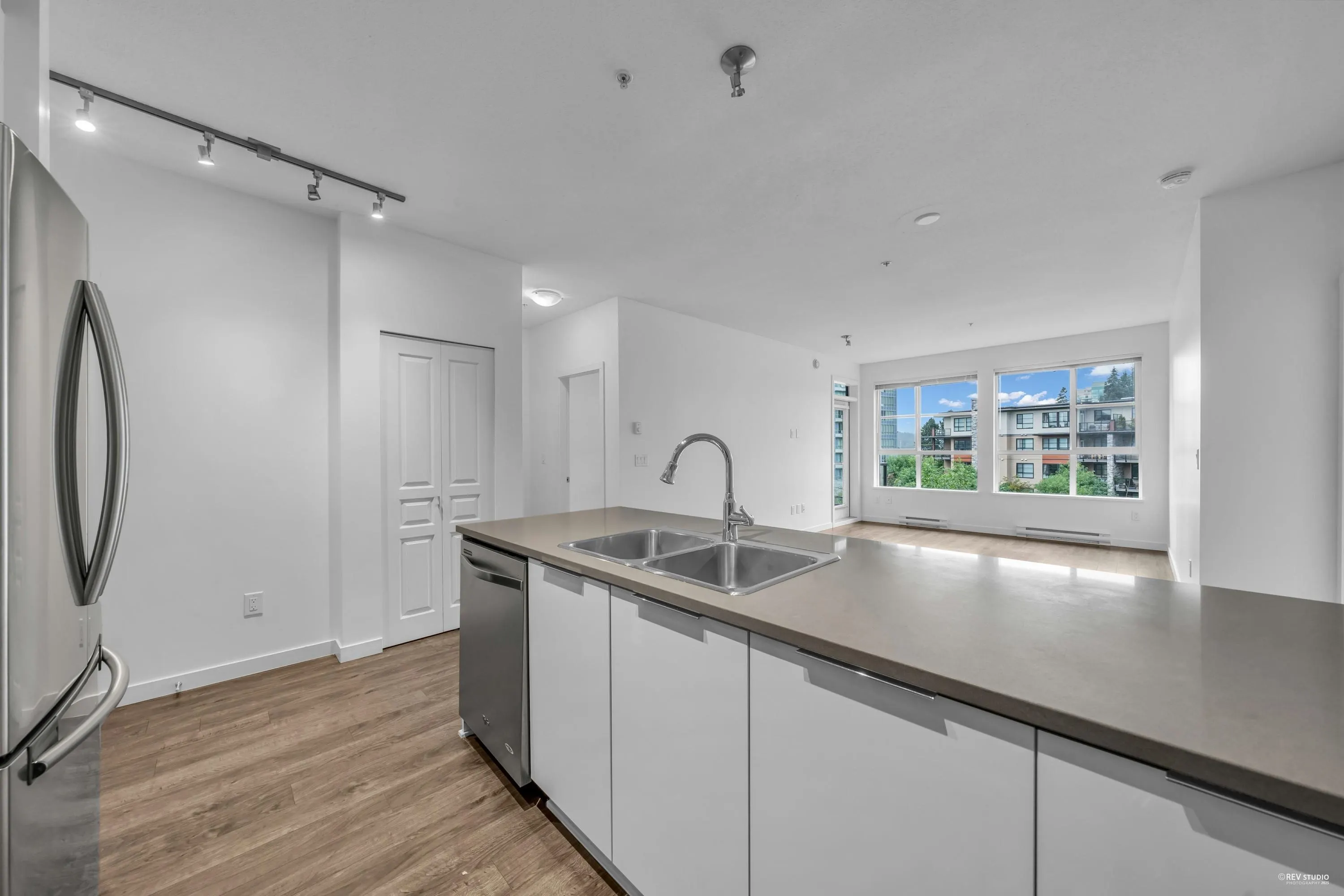 411 1152 Windsor Mews
