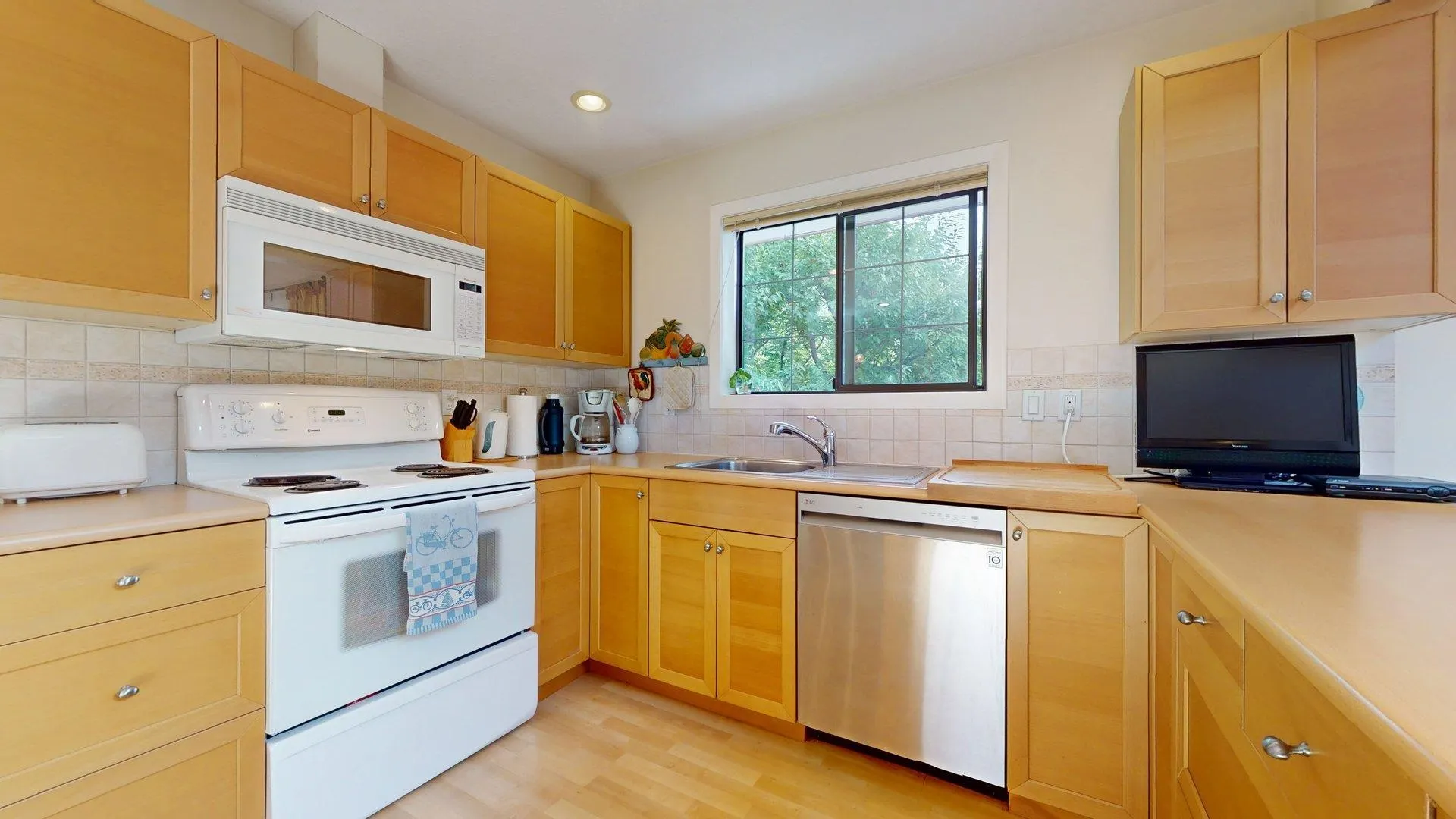 41343 Kingswood Road