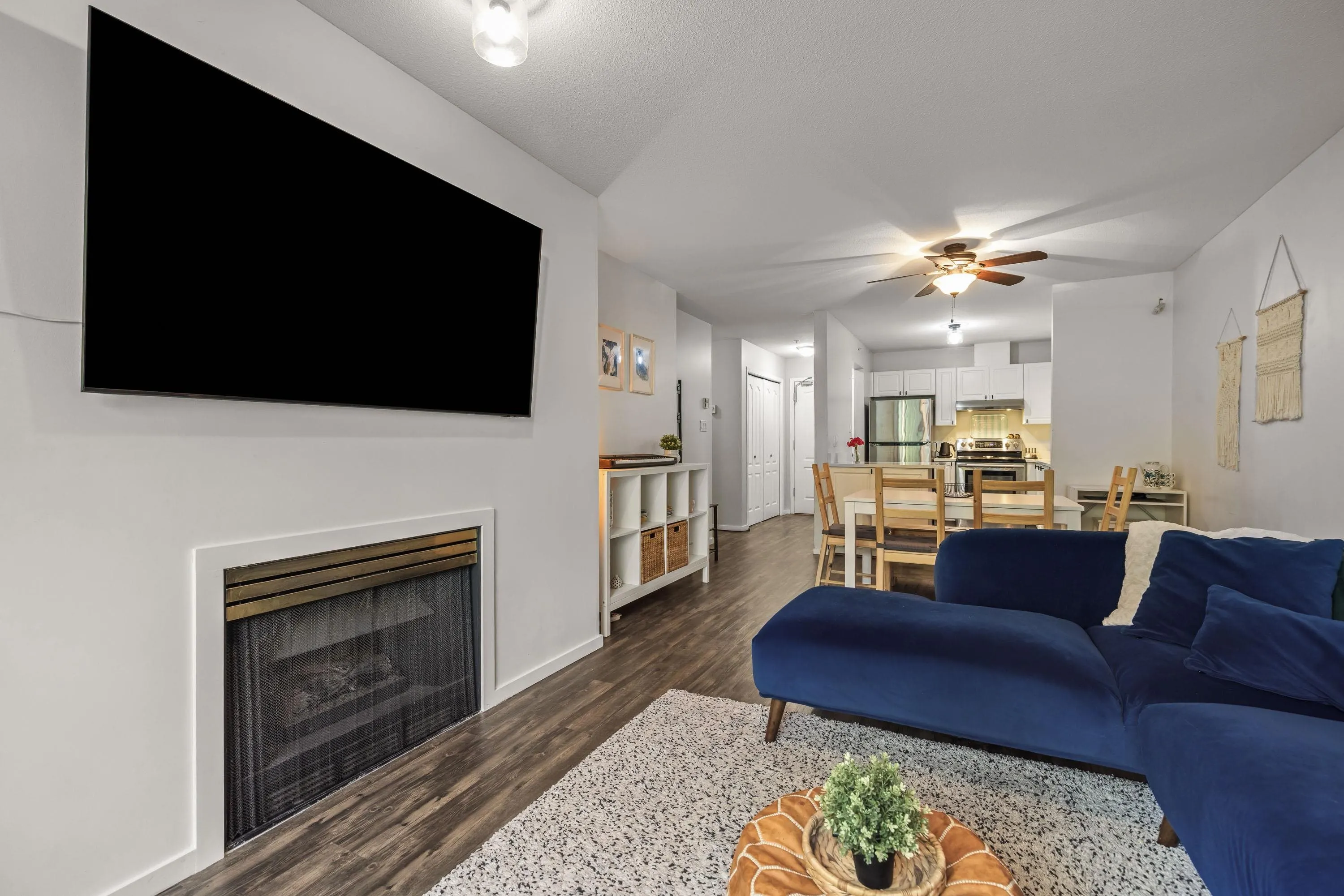 208 2551 Parkview Lane